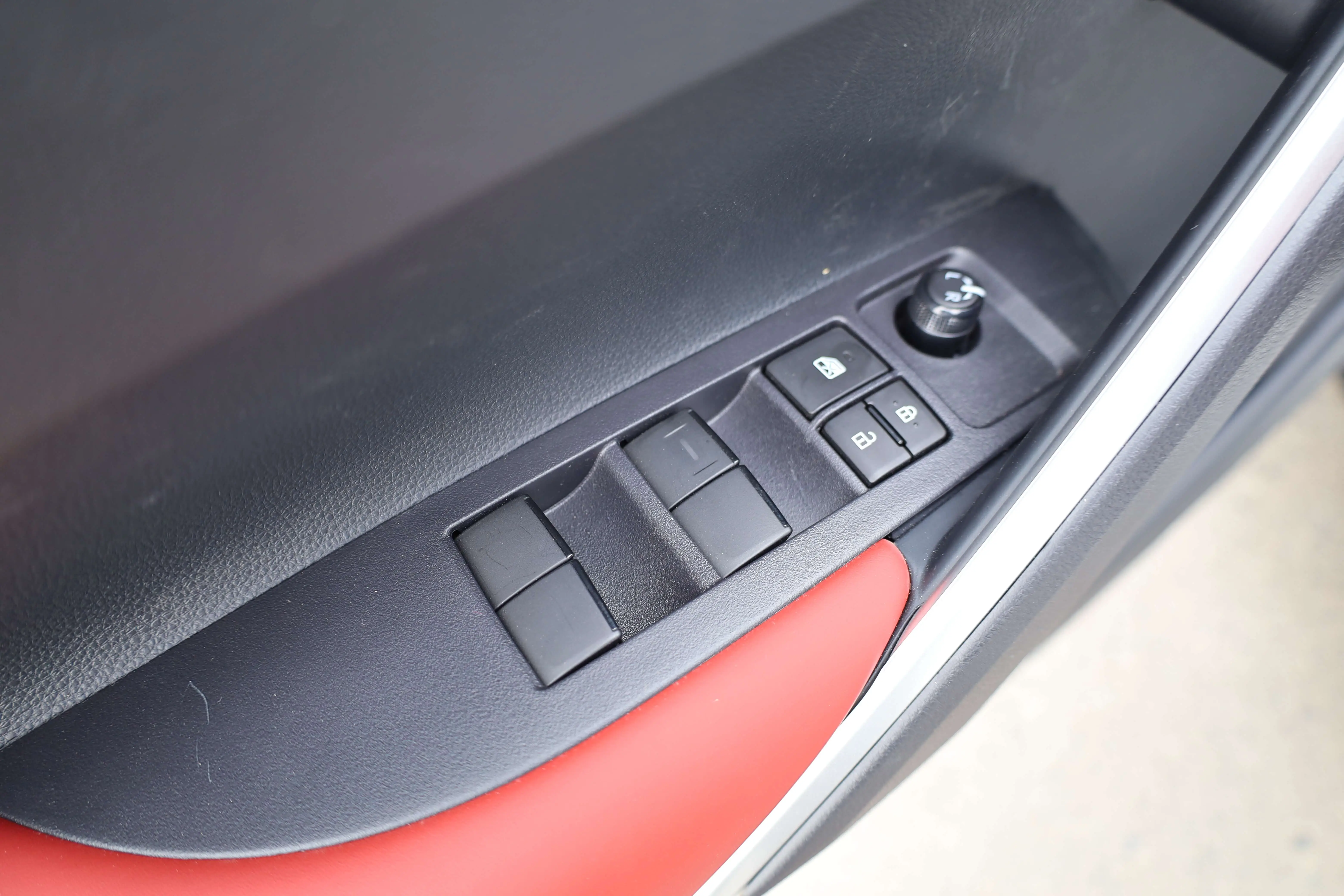 TOYOTA COROLLA CROSS 2.0L ELITE EDITION MID RANGE 2024 MODEL images