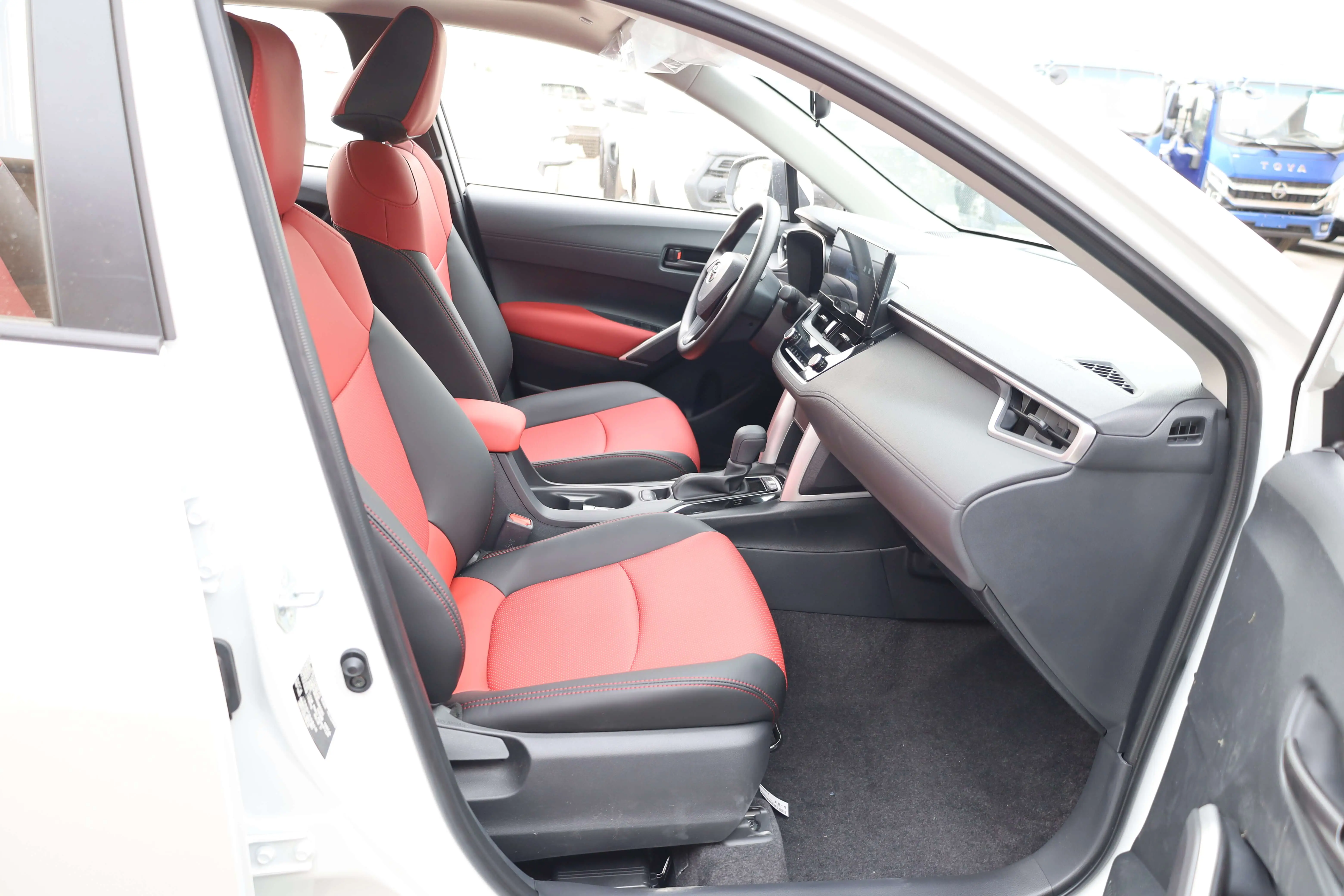 TOYOTA COROLLA CROSS 2.0L ELITE EDITION MID RANGE 2024 MODEL images