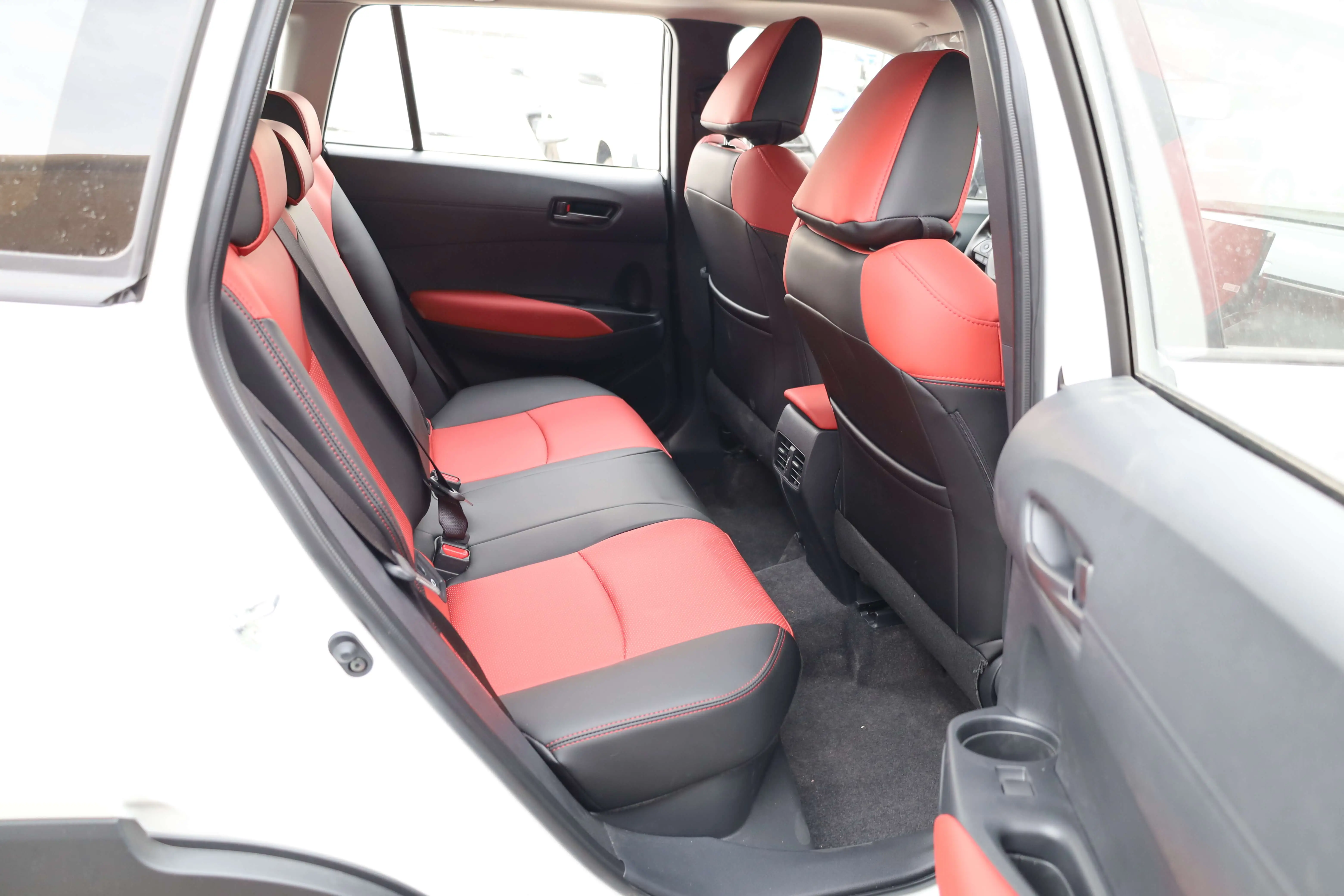 TOYOTA COROLLA CROSS 2.0L ELITE EDITION MID RANGE 2024 MODEL images