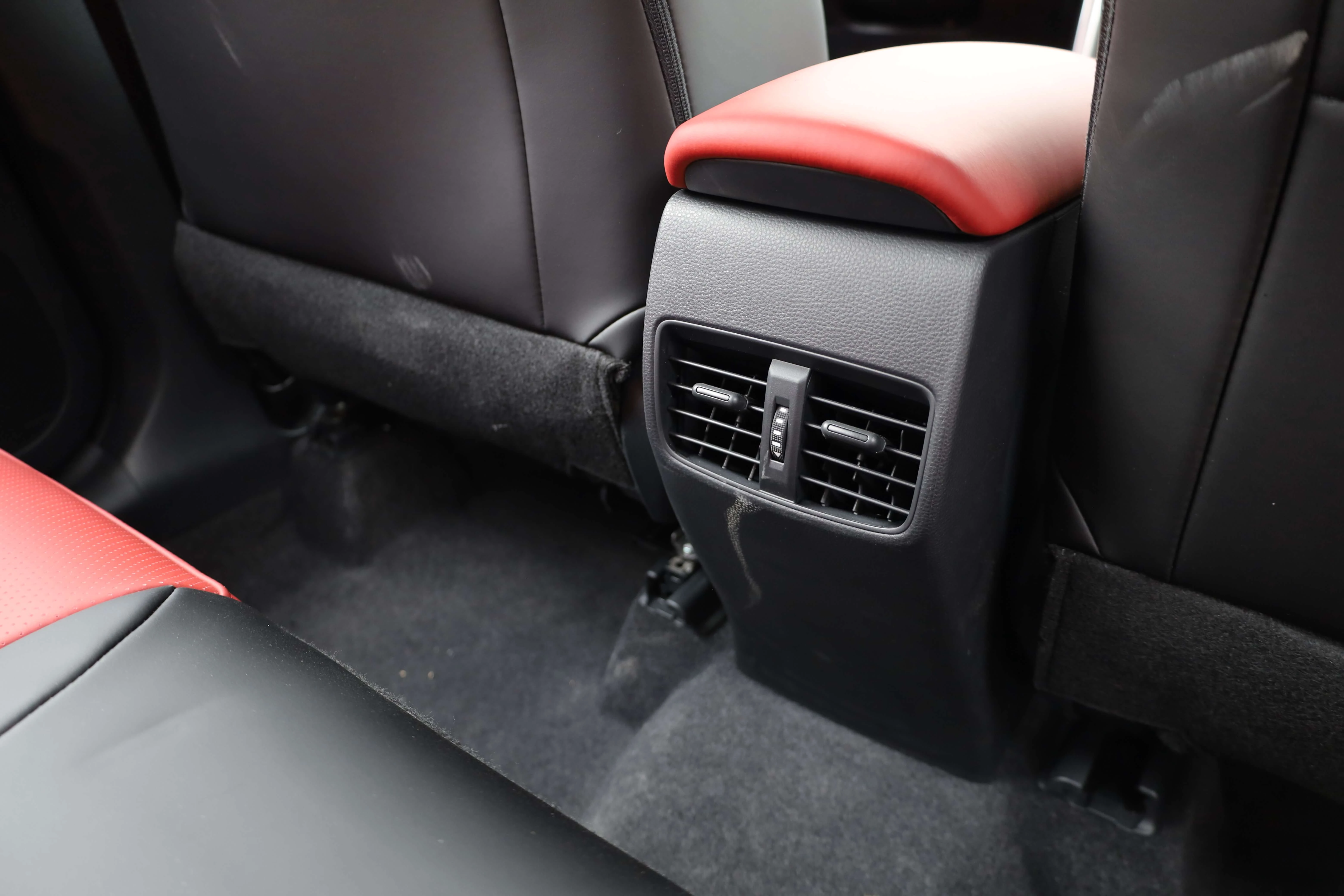 TOYOTA COROLLA CROSS 2.0L ELITE EDITION MID RANGE 2024 MODEL images