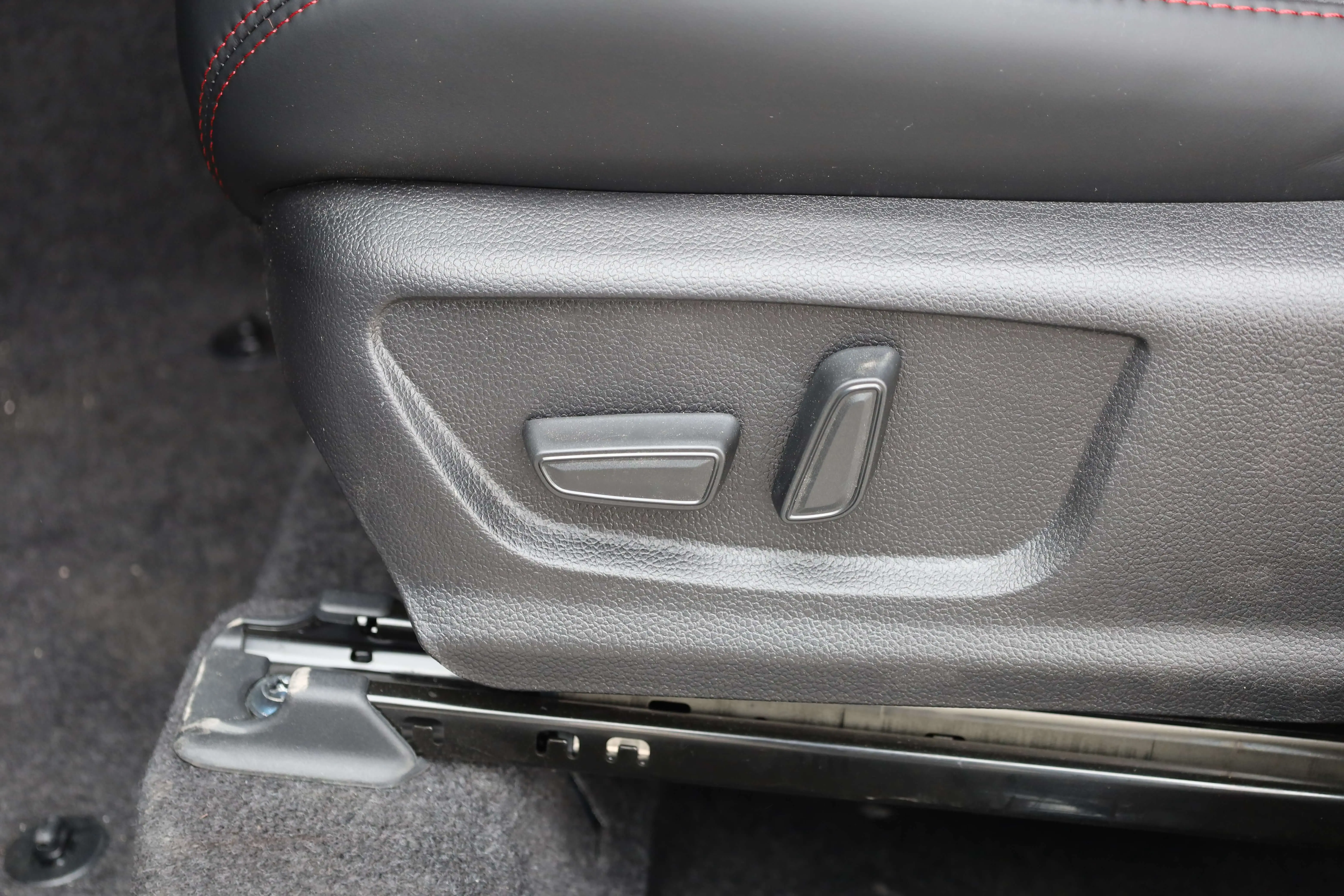 TOYOTA COROLLA CROSS 2.0L ELITE EDITION MID RANGE 2024 MODEL images