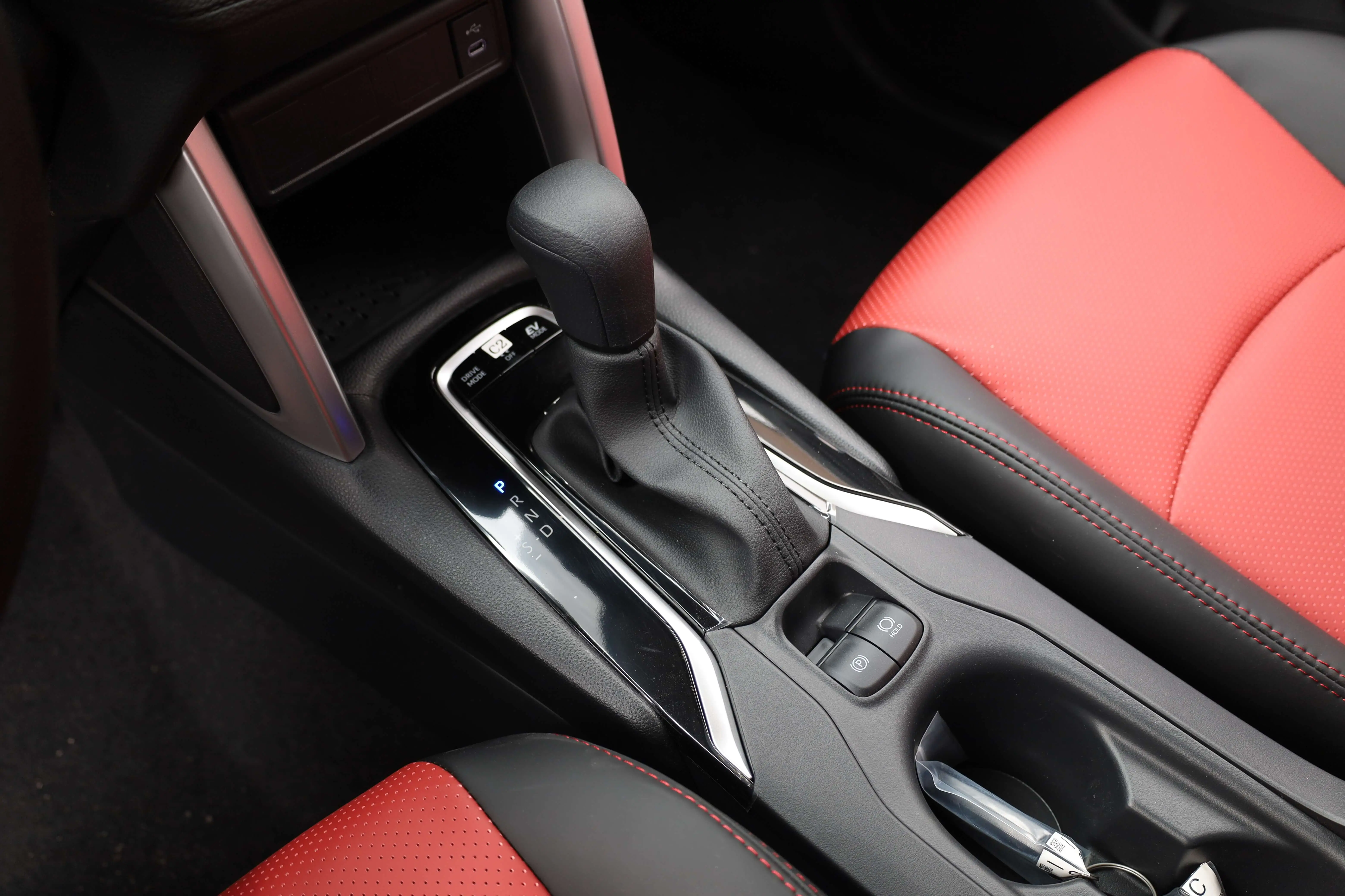 TOYOTA COROLLA CROSS 2.0L ELITE EDITION MID RANGE 2024 MODEL images