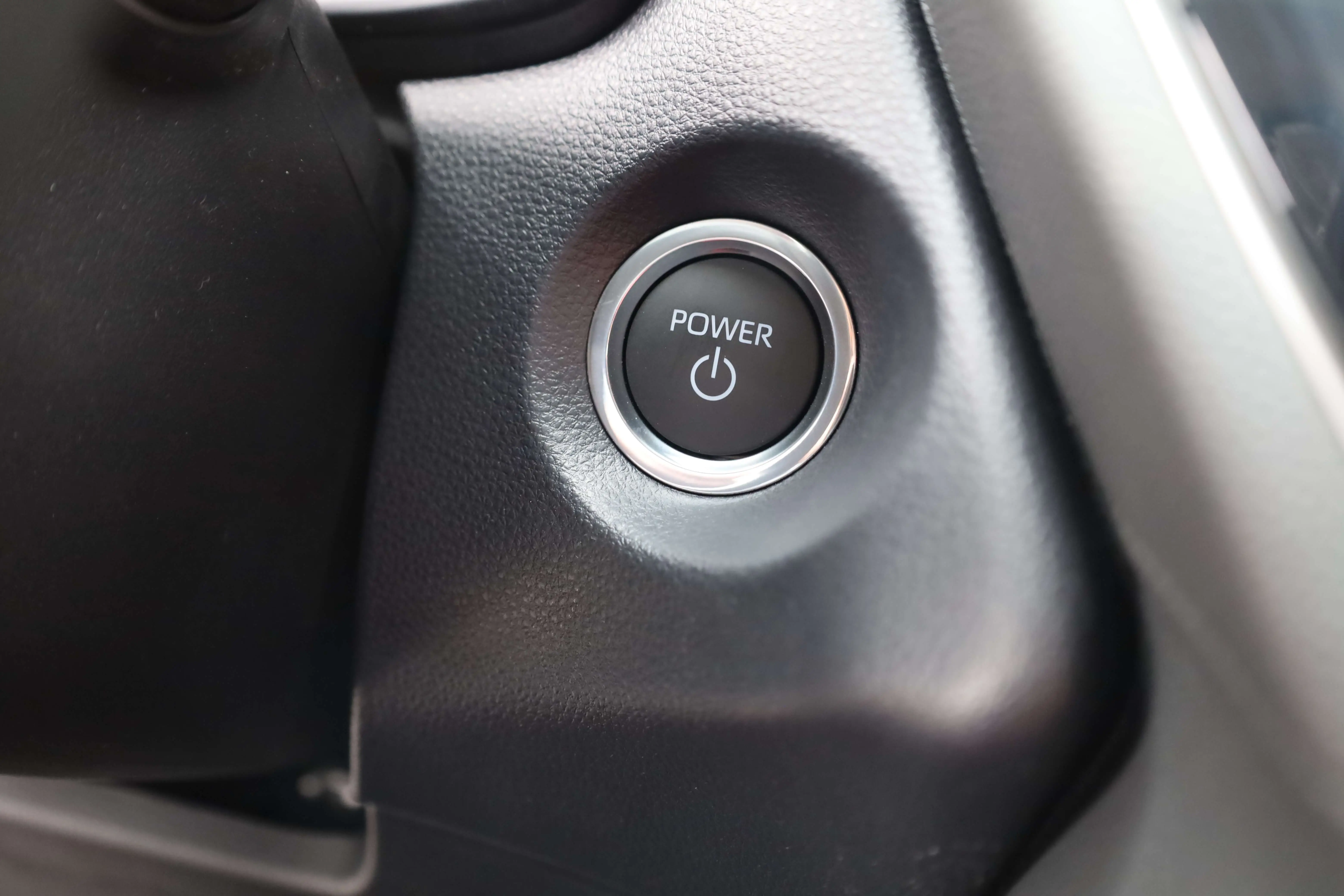 TOYOTA COROLLA CROSS 2.0L ELITE EDITION MID RANGE 2024 MODEL images