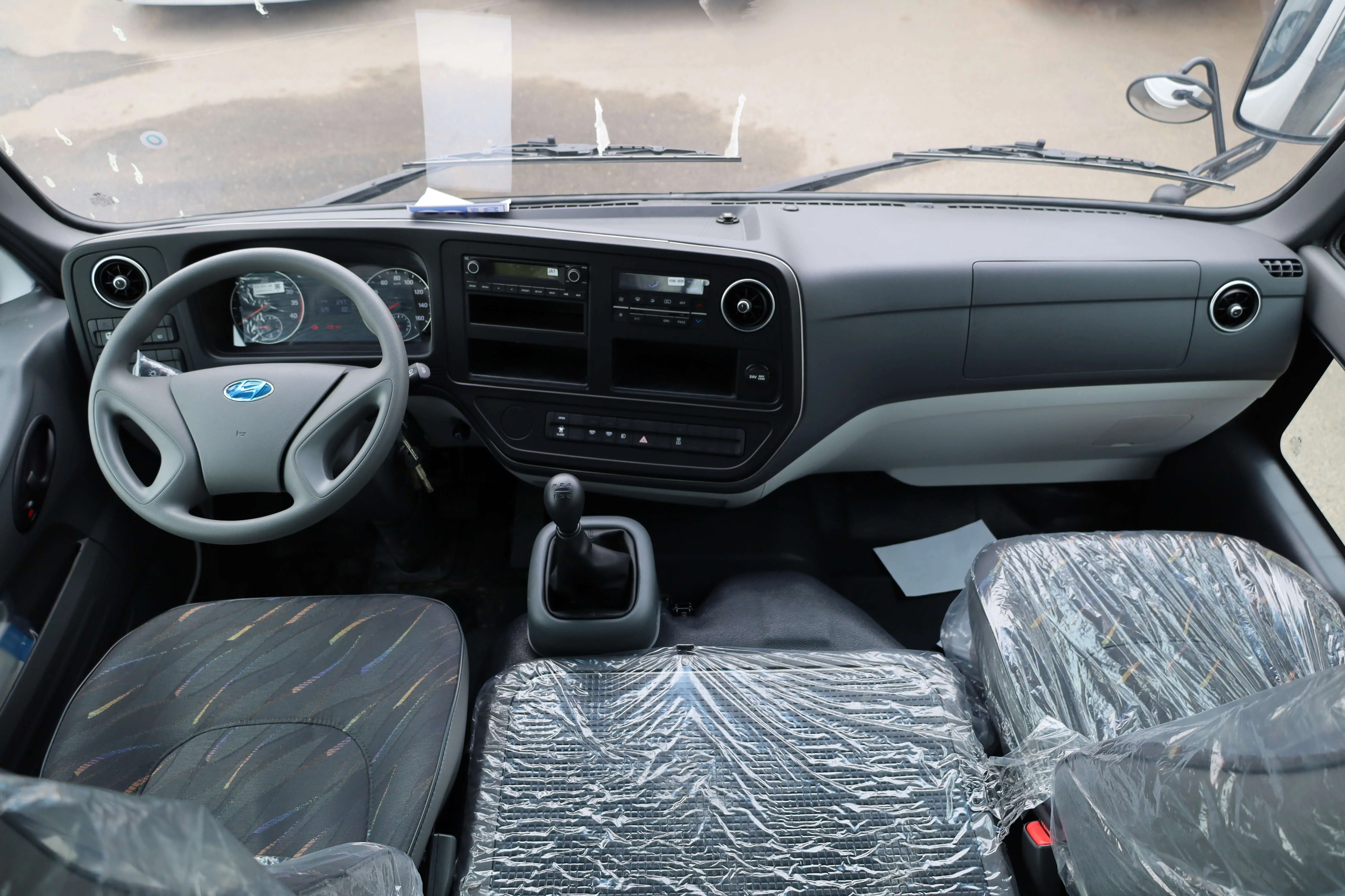 HYUNDAI COUNTY 4.0L 29-SEATER 2025 MODEL images