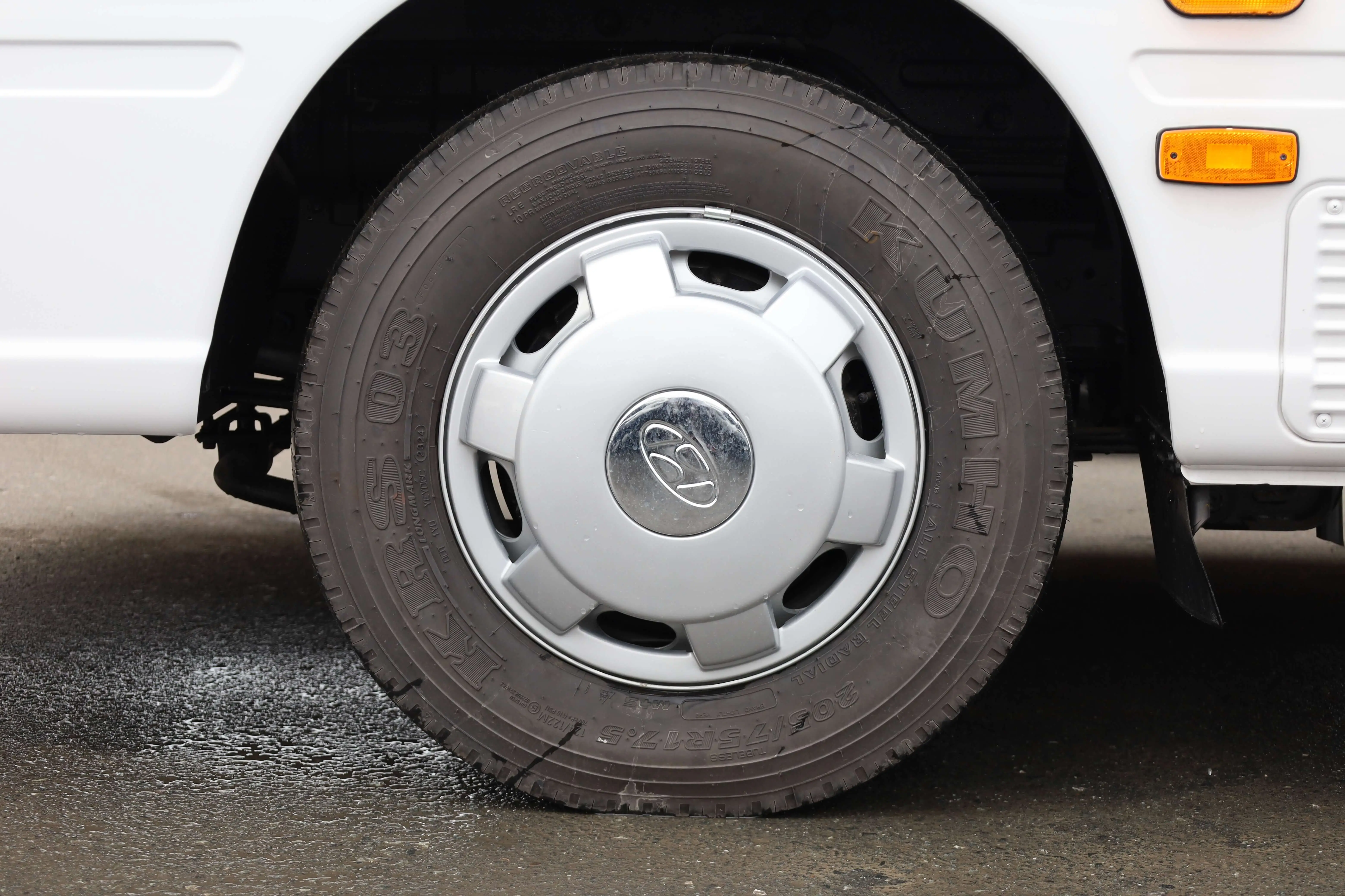 HYUNDAI COUNTY 4.0L 29-SEATER 2025 MODEL images