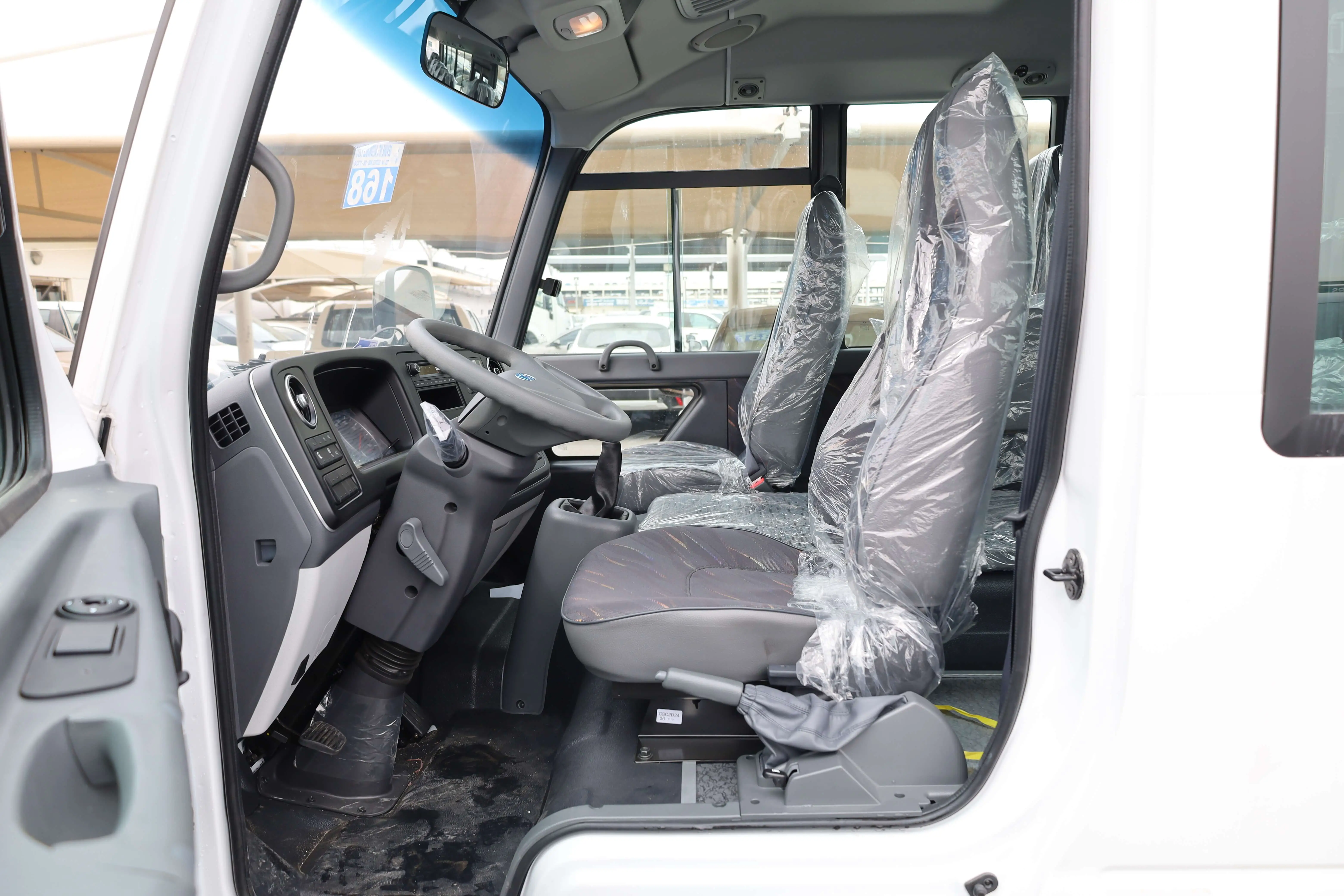 HYUNDAI COUNTY 4.0L 29-SEATER 2025 MODEL images