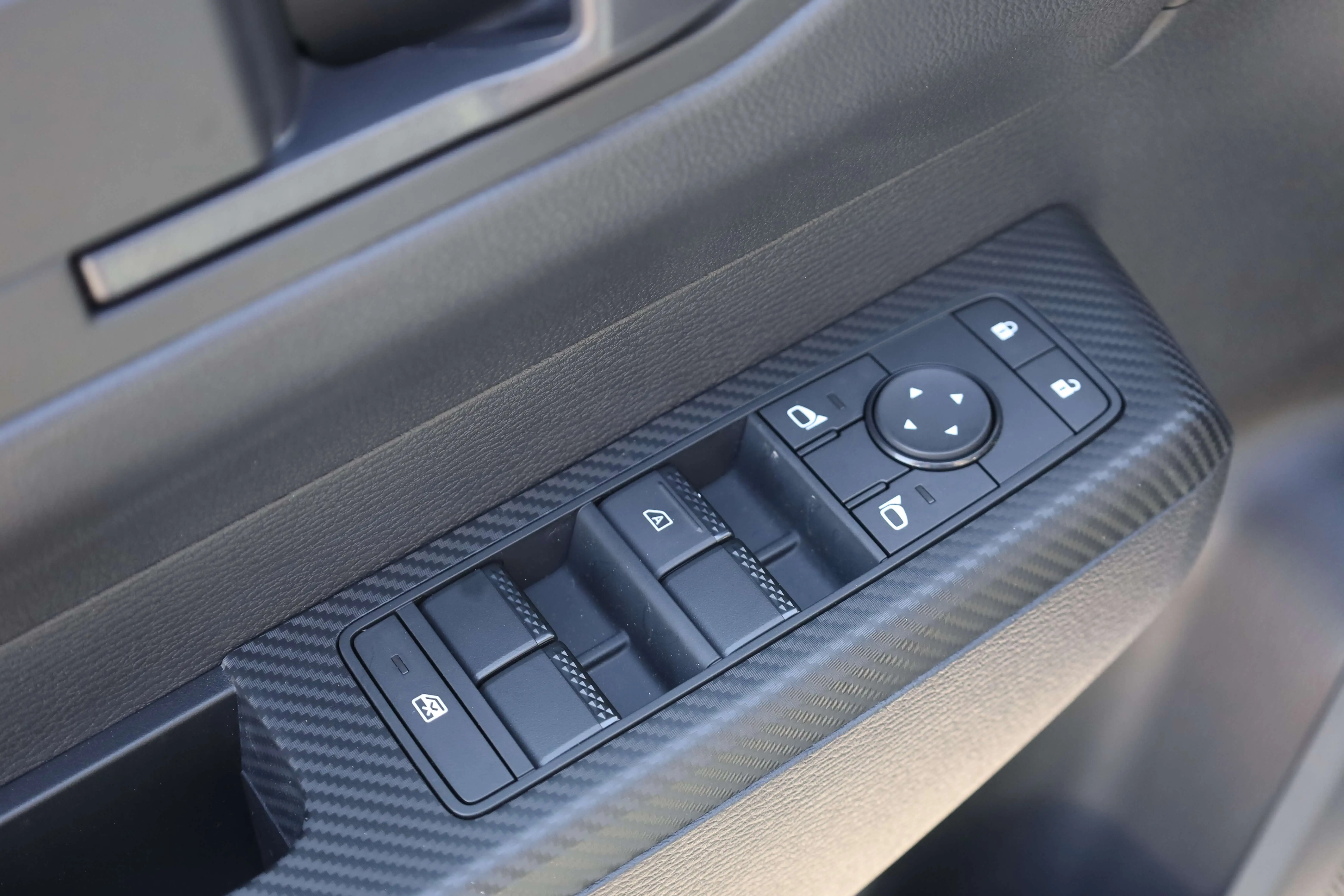 MITSUBISHI L200 BASIC 2.4L MT 2025 MODEL images