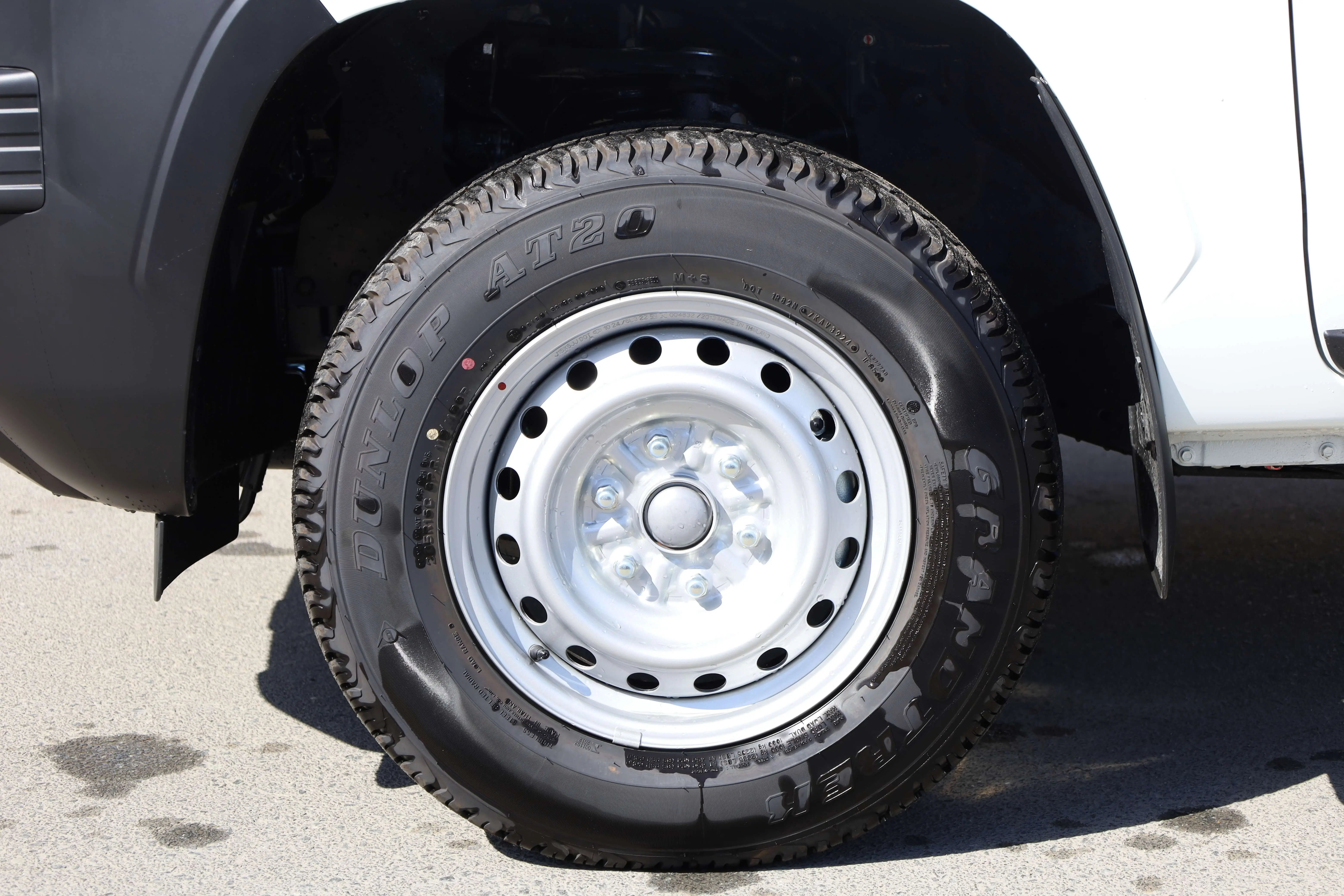 MITSUBISHI L200 BASIC 2.4L MT 2025 MODEL images