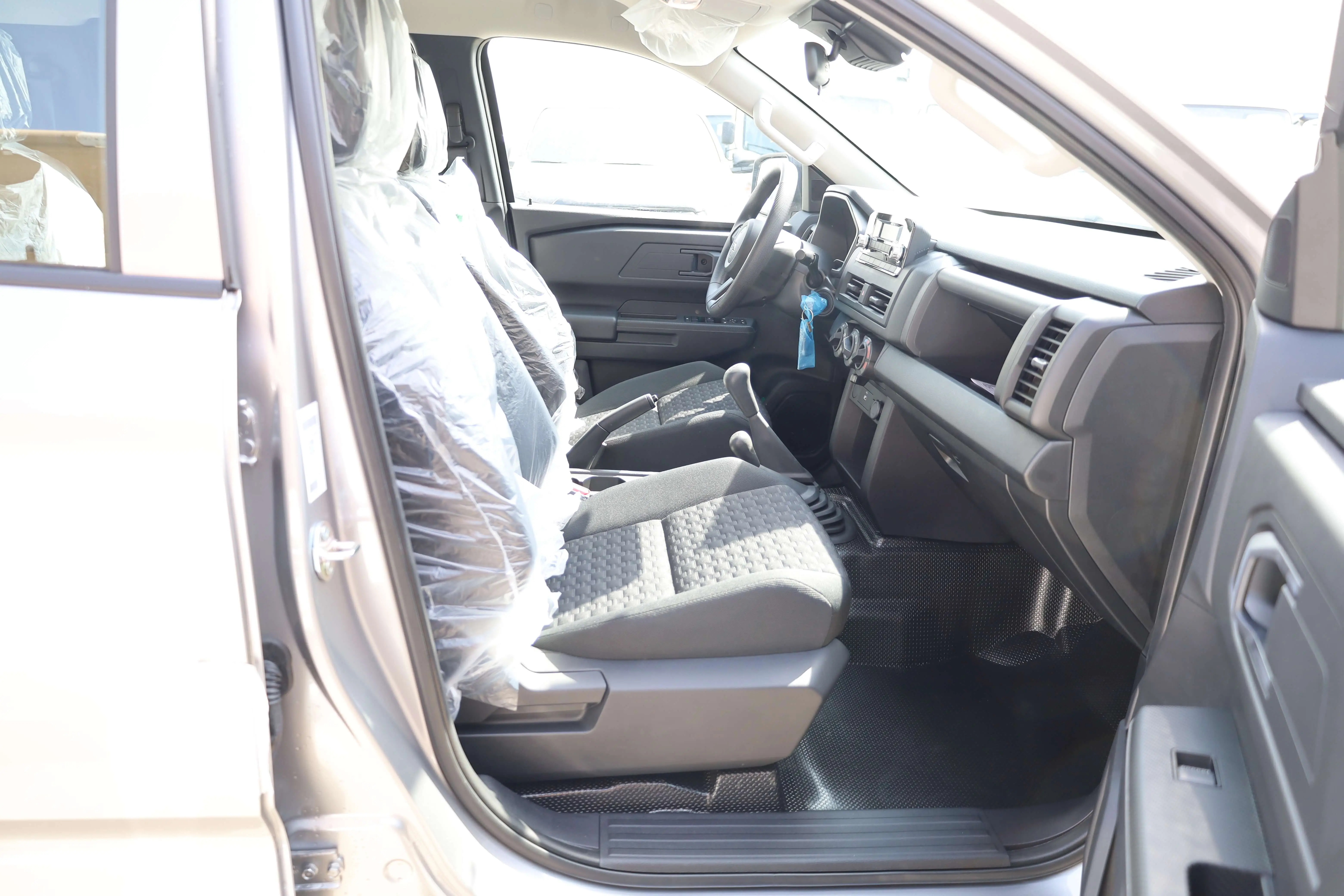 MITSUBISHI L200 2.4L MT BASIC 2025 MODEL images