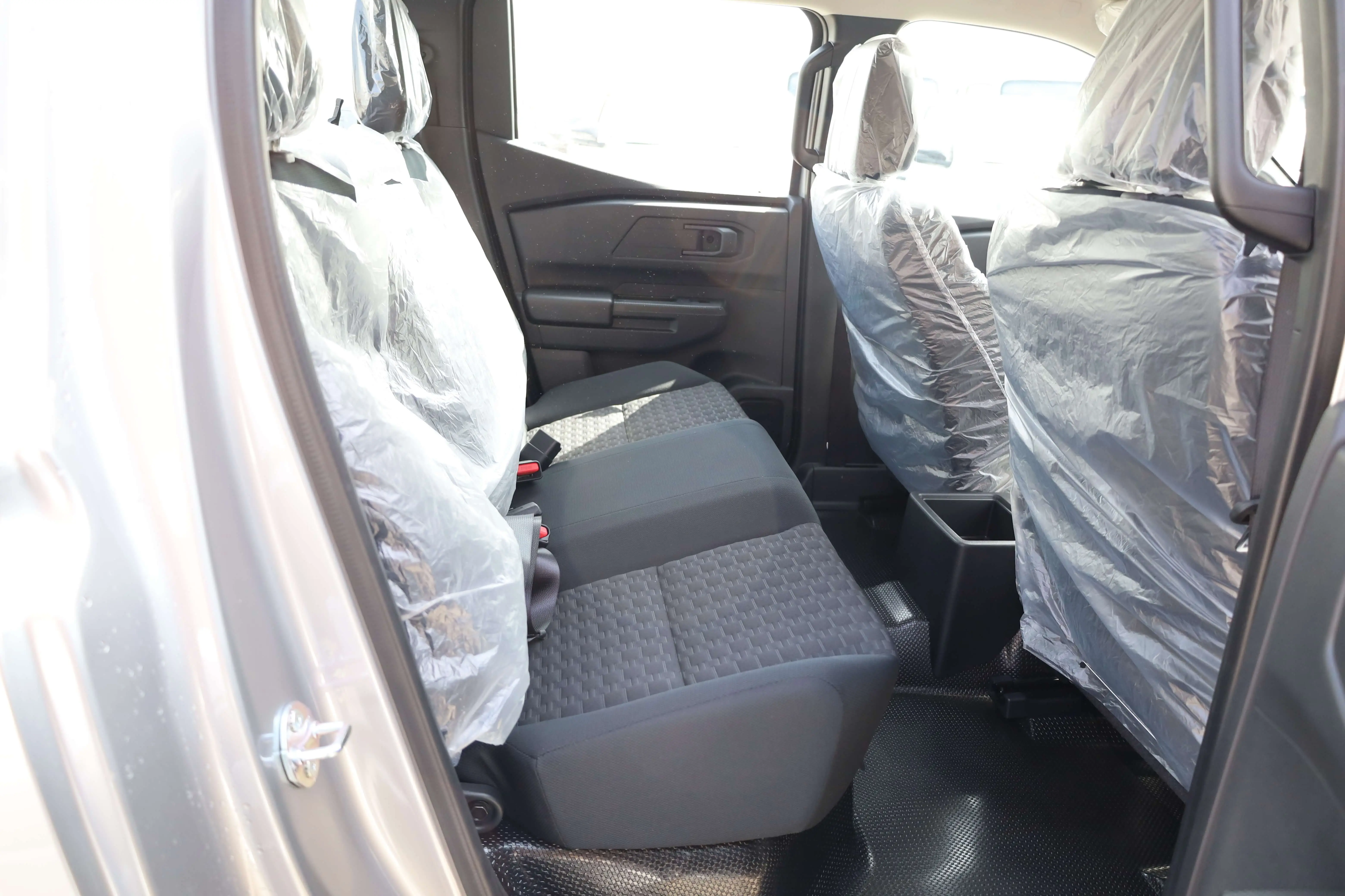 MITSUBISHI L200 2.4L MT BASIC 2025 MODEL images