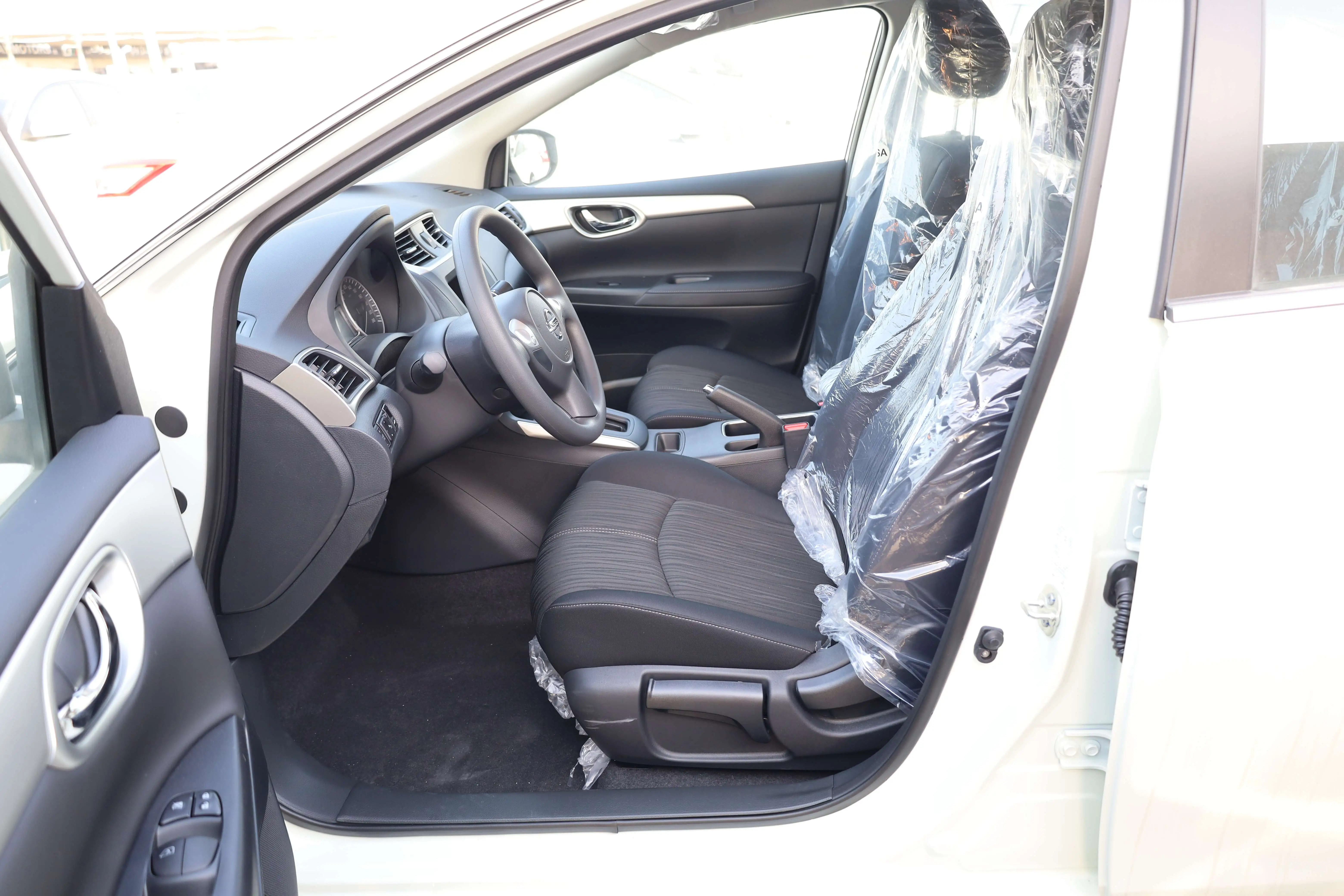 Nissan Sylphy Classic 1.6L 2025 Model images