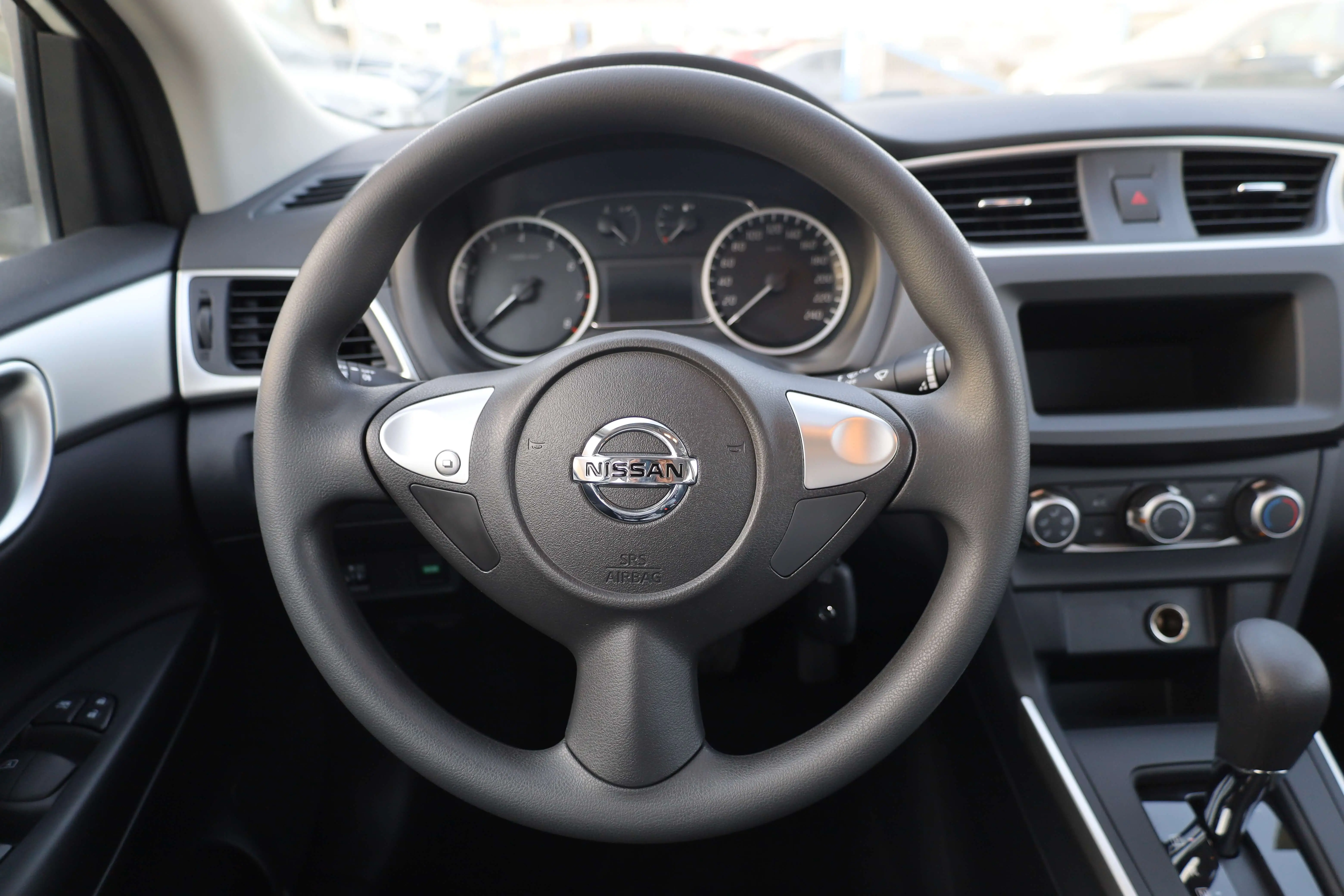 Nissan Sylphy Classic 1.6L 2025 Model images