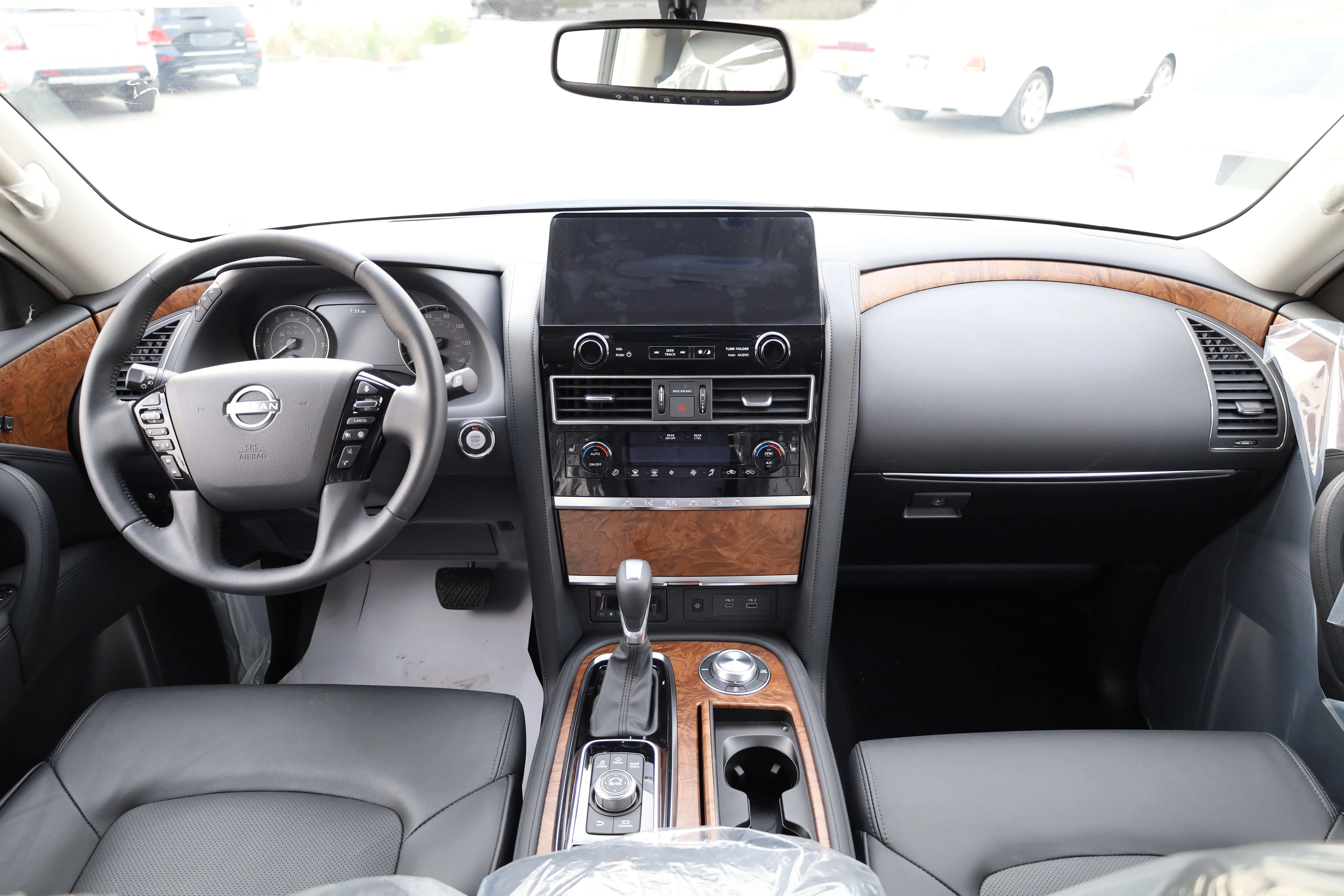 Nissan Armada SL 5.6L V8 US spec 2024 Model images