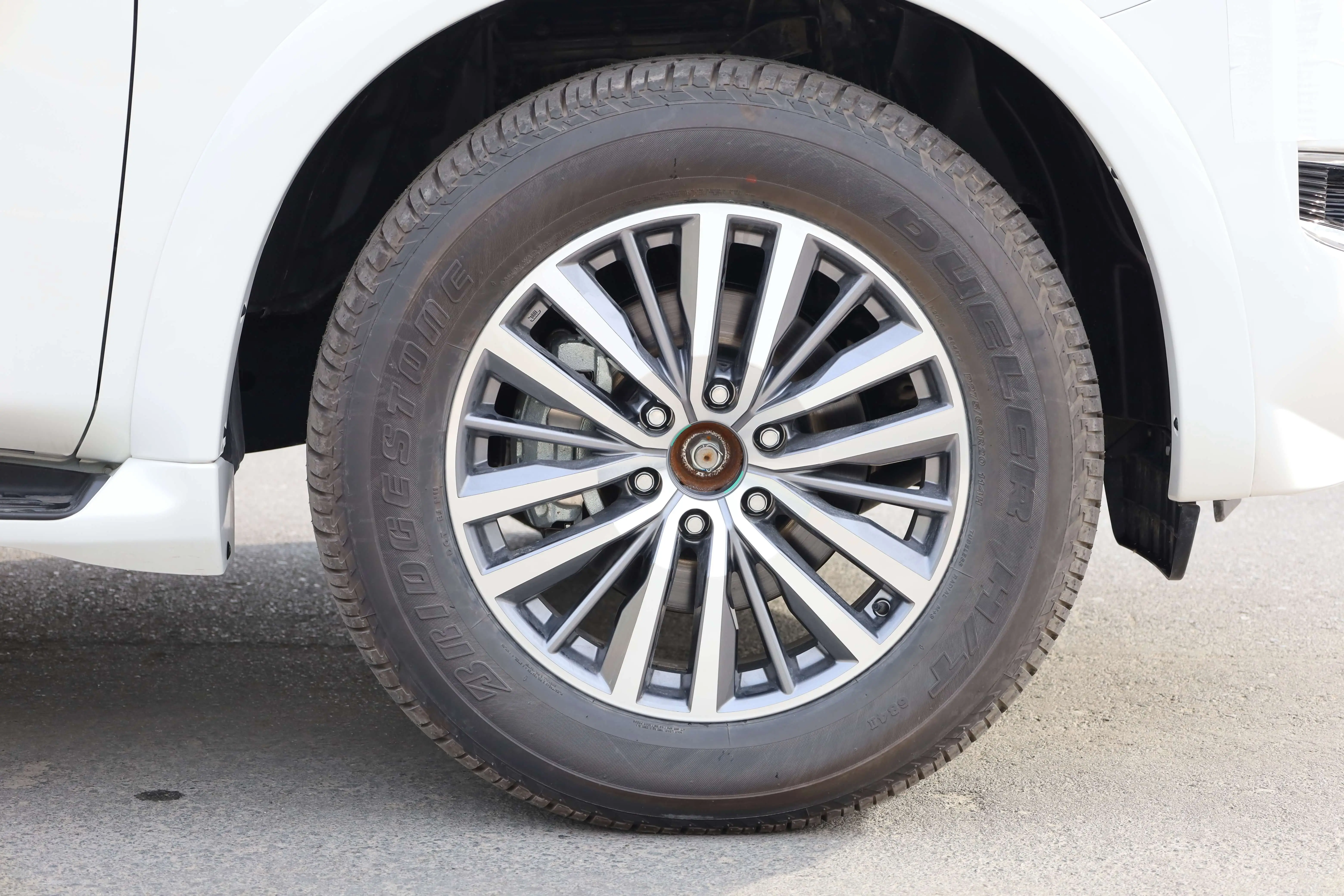 Nissan Armada SL 5.6L V8 US spec 2024 Model images