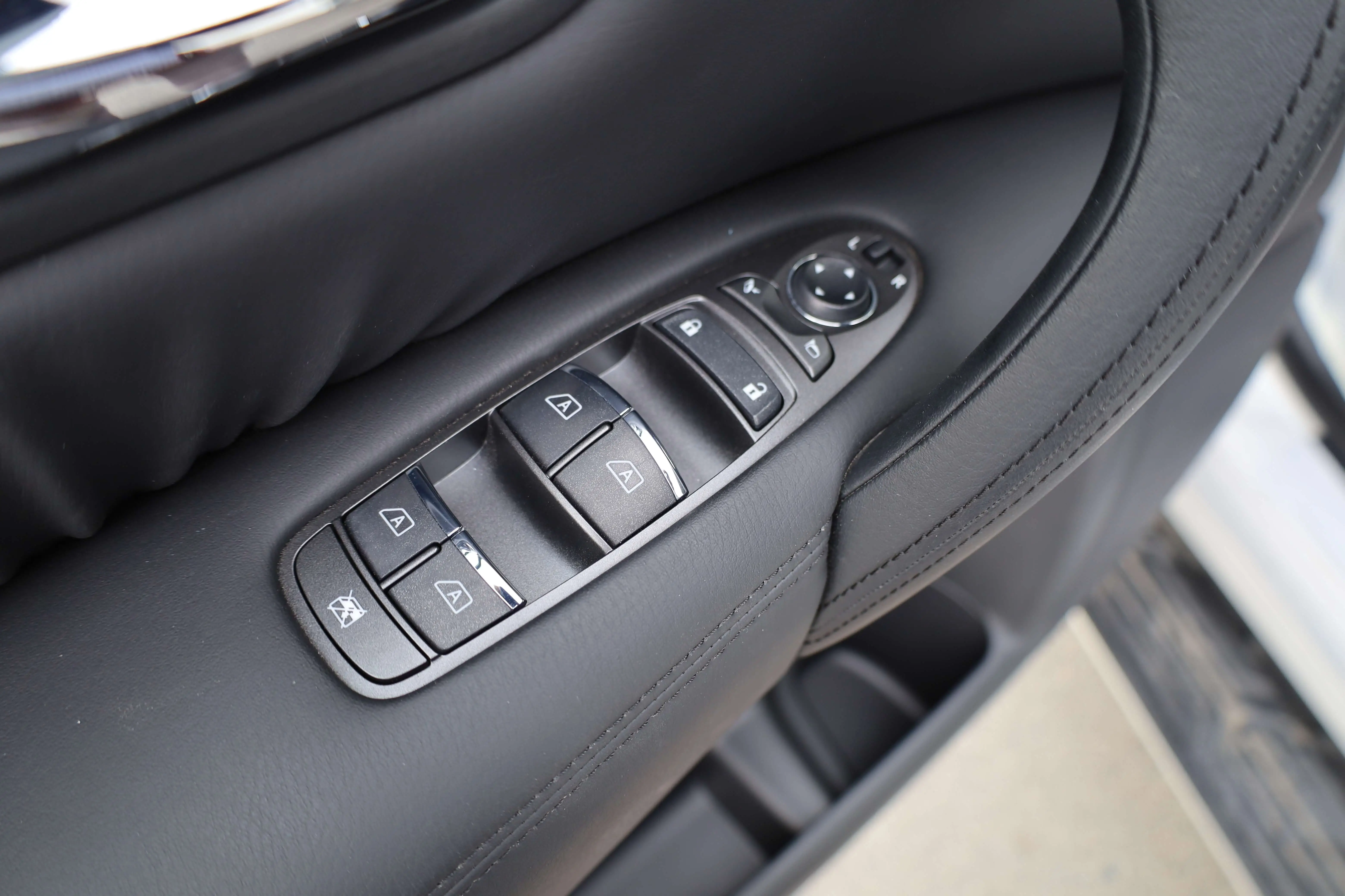 Nissan Armada SL 5.6L V8 US spec 2024 Model images