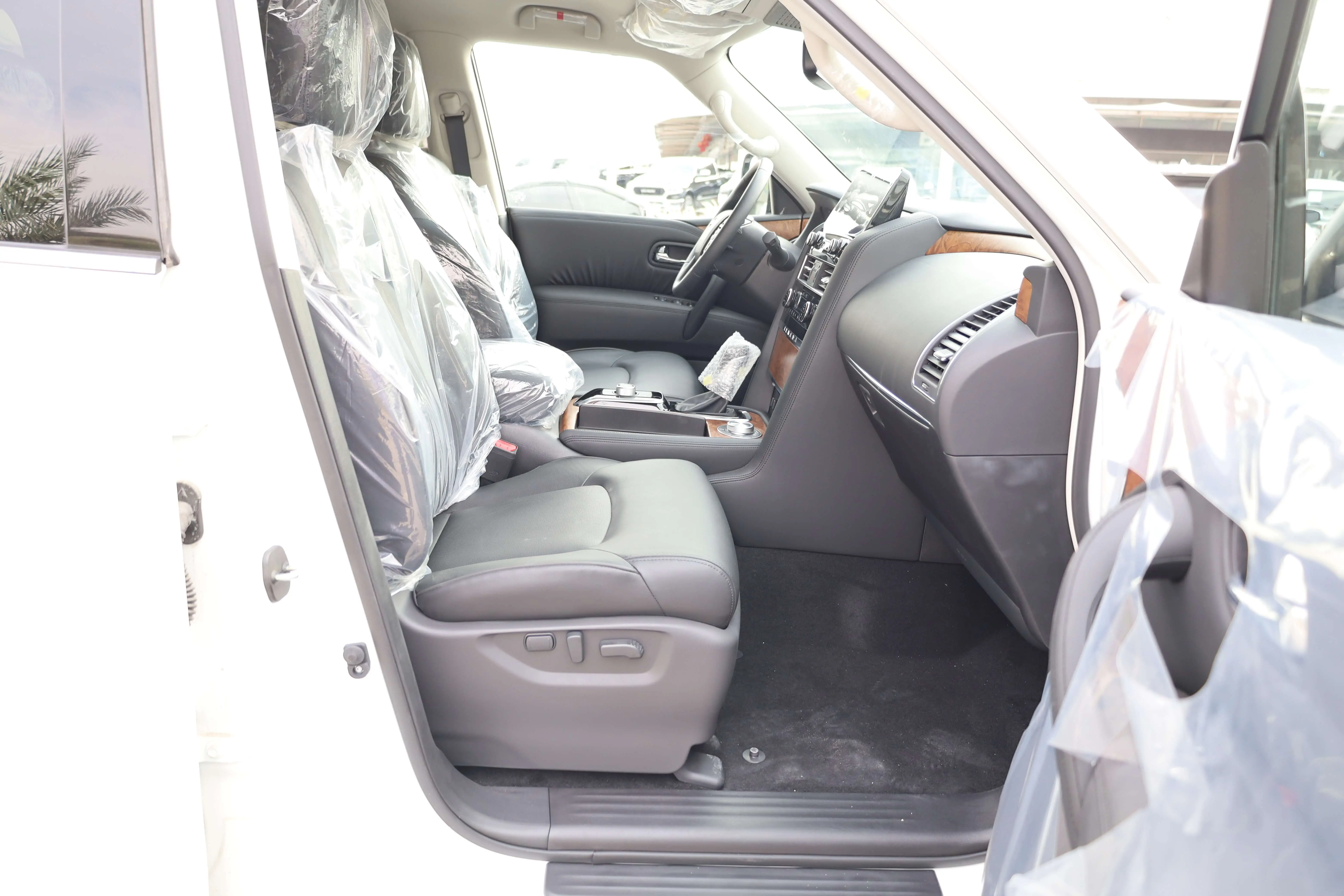 Nissan Armada SL 5.6L V8 US spec 2024 Model images