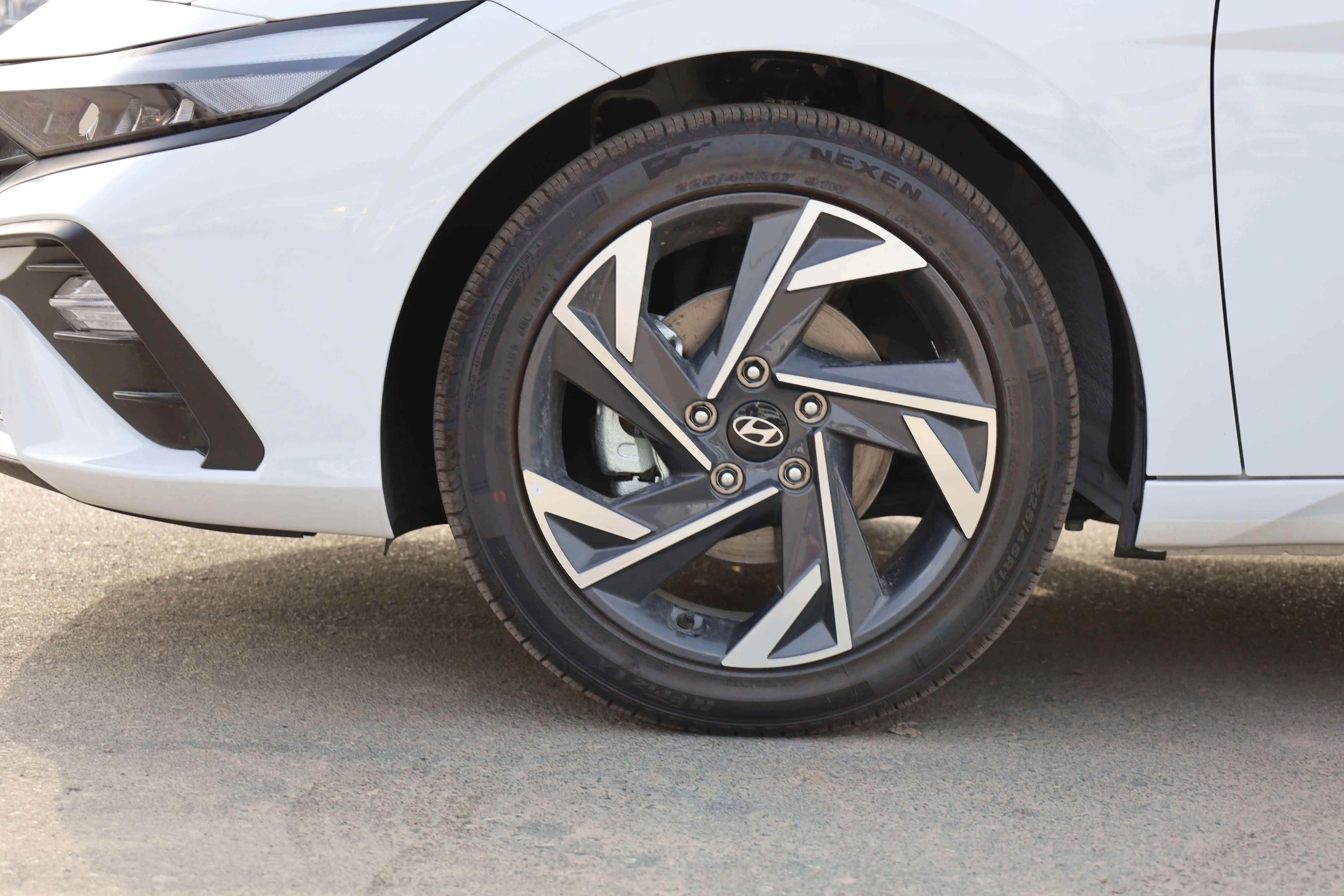 Hyundai Elantra 1.5L GLX 2025 Model images