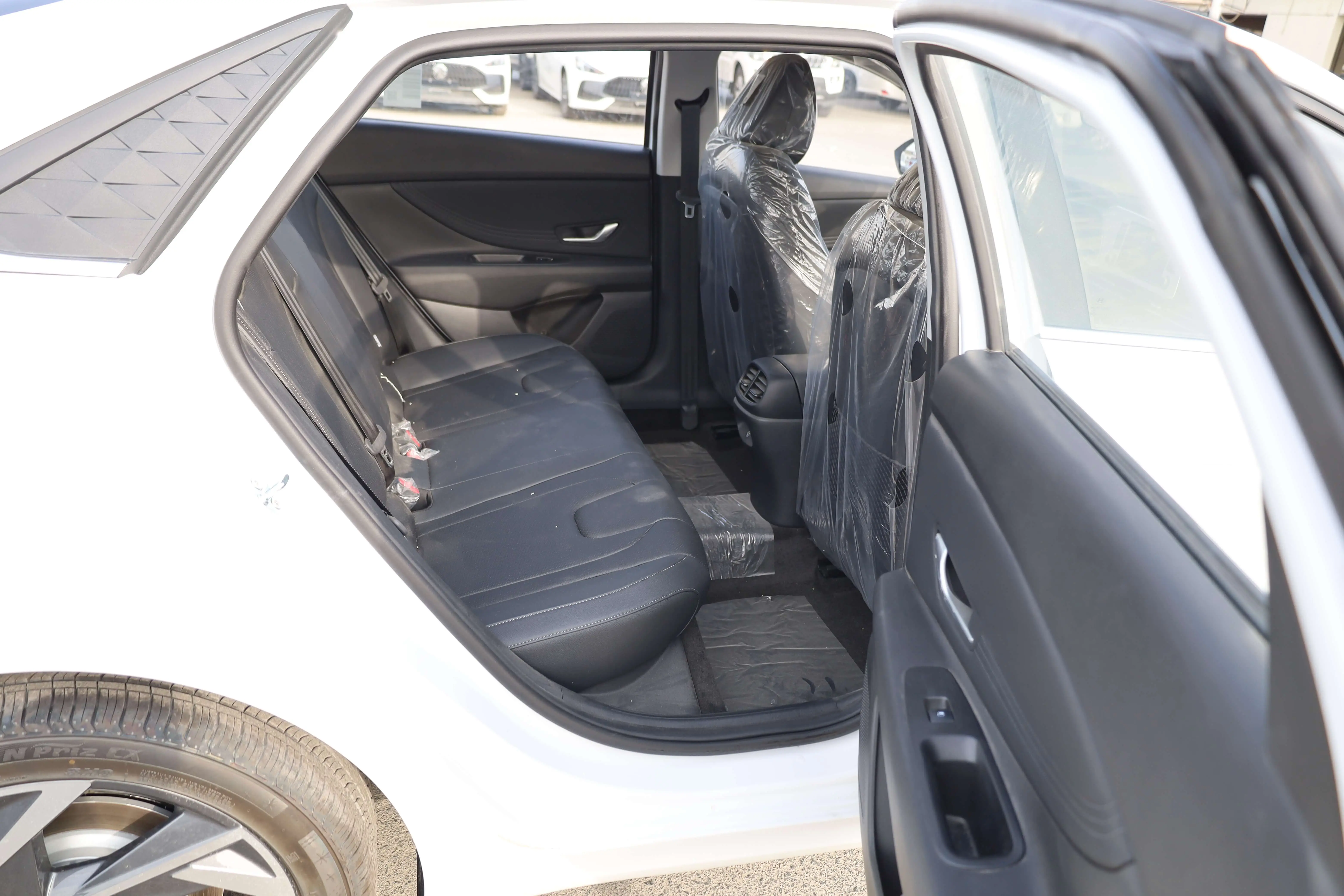 Hyundai Elantra 1.5L GLX 2025 Model images