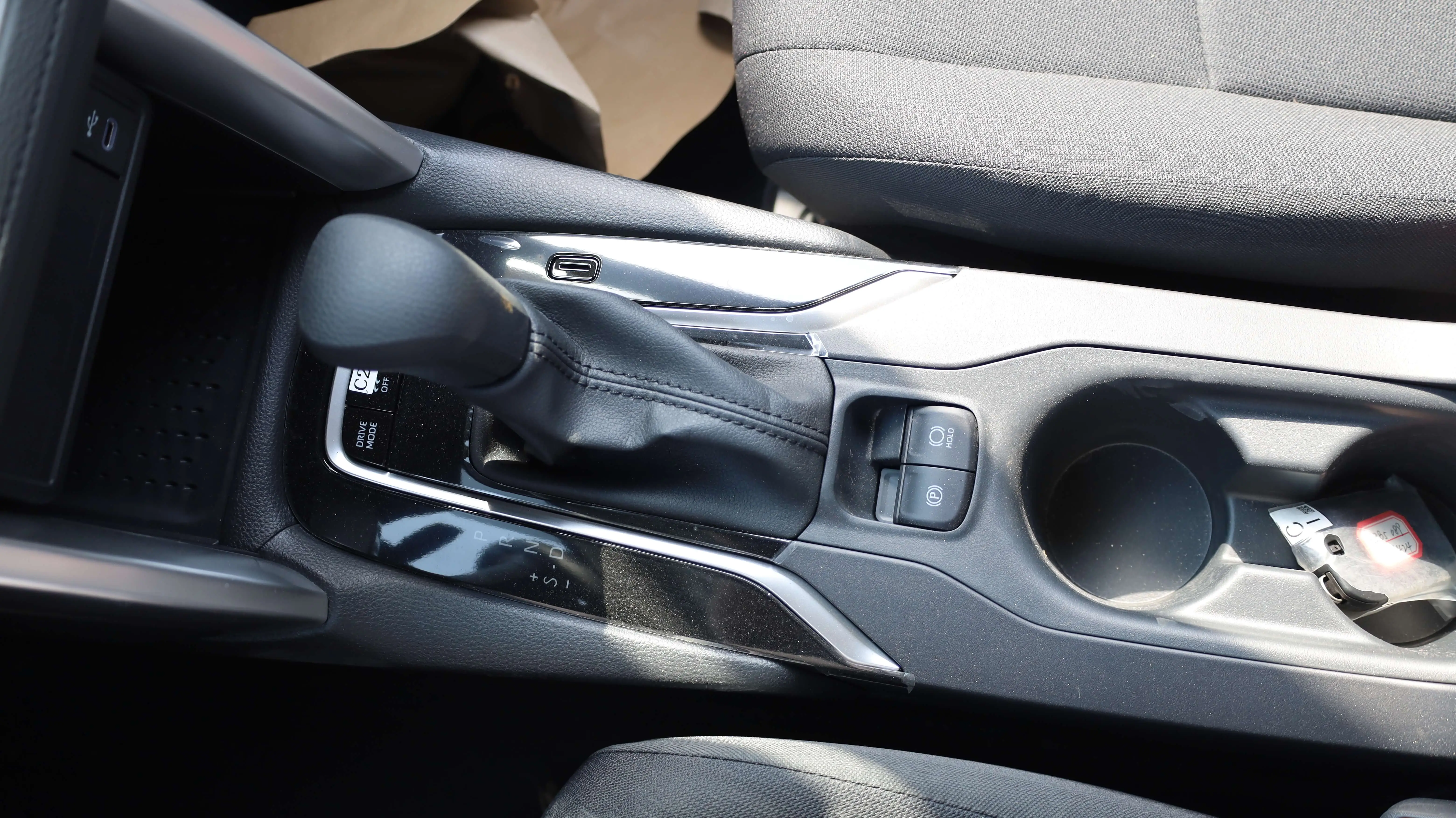 Toyota Corolla Cross 2.0L Pioneer Hybrid 2025 Model images