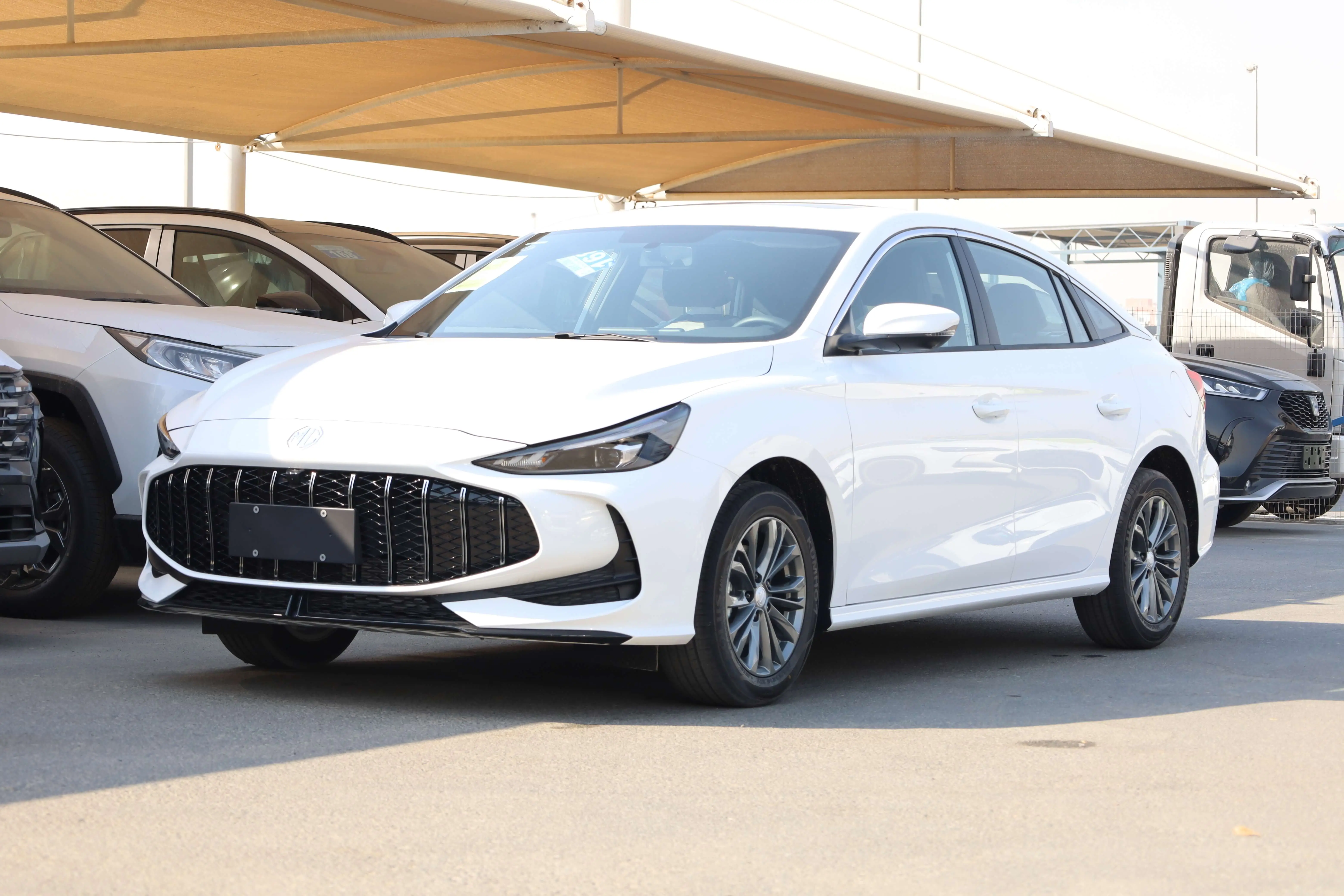 MG MG5 LUXURY 1.5L 180VVT 2025 MODEL images
