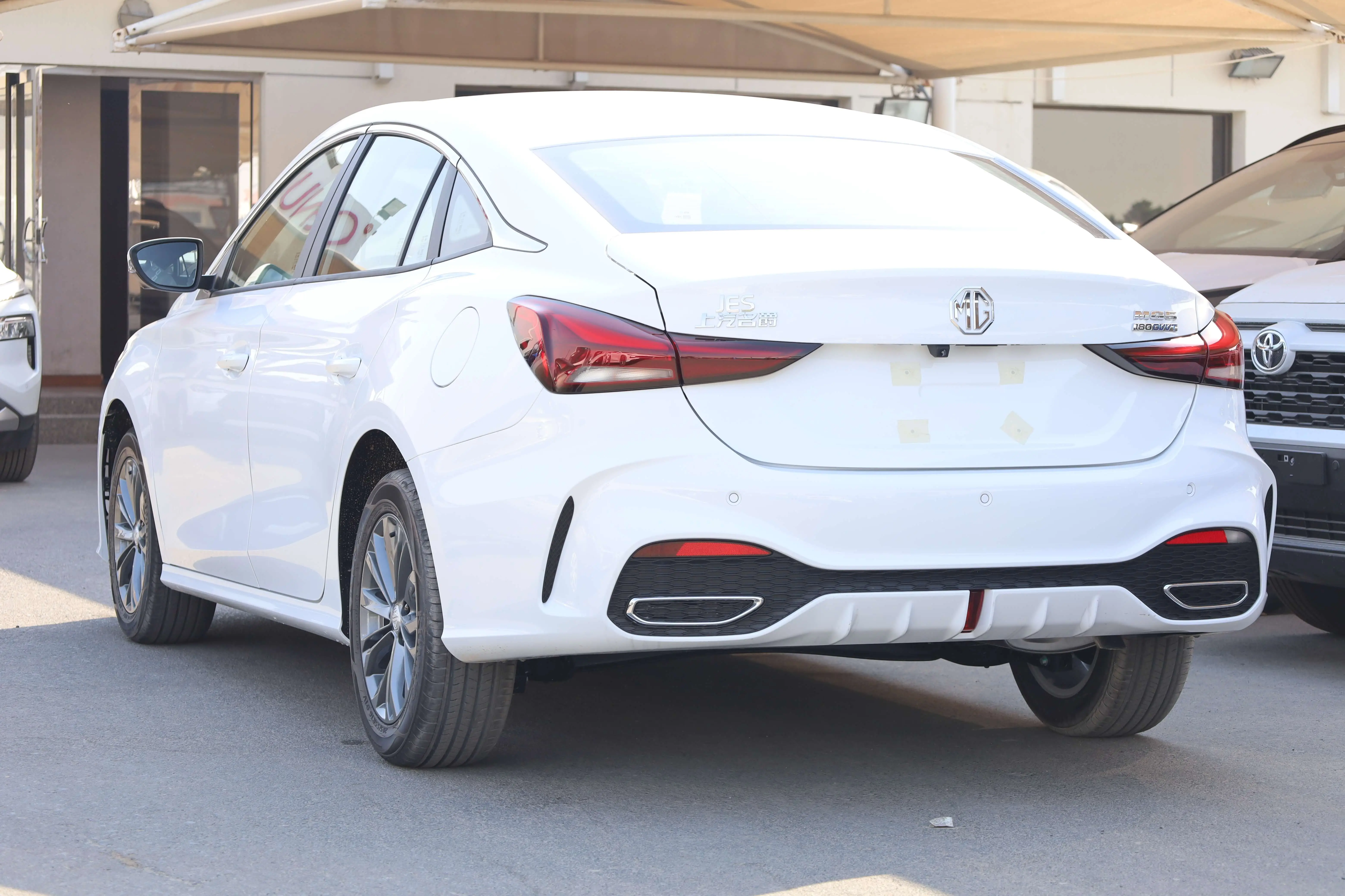 MG MG5 LUXURY 1.5L 180VVT 2025 MODEL images