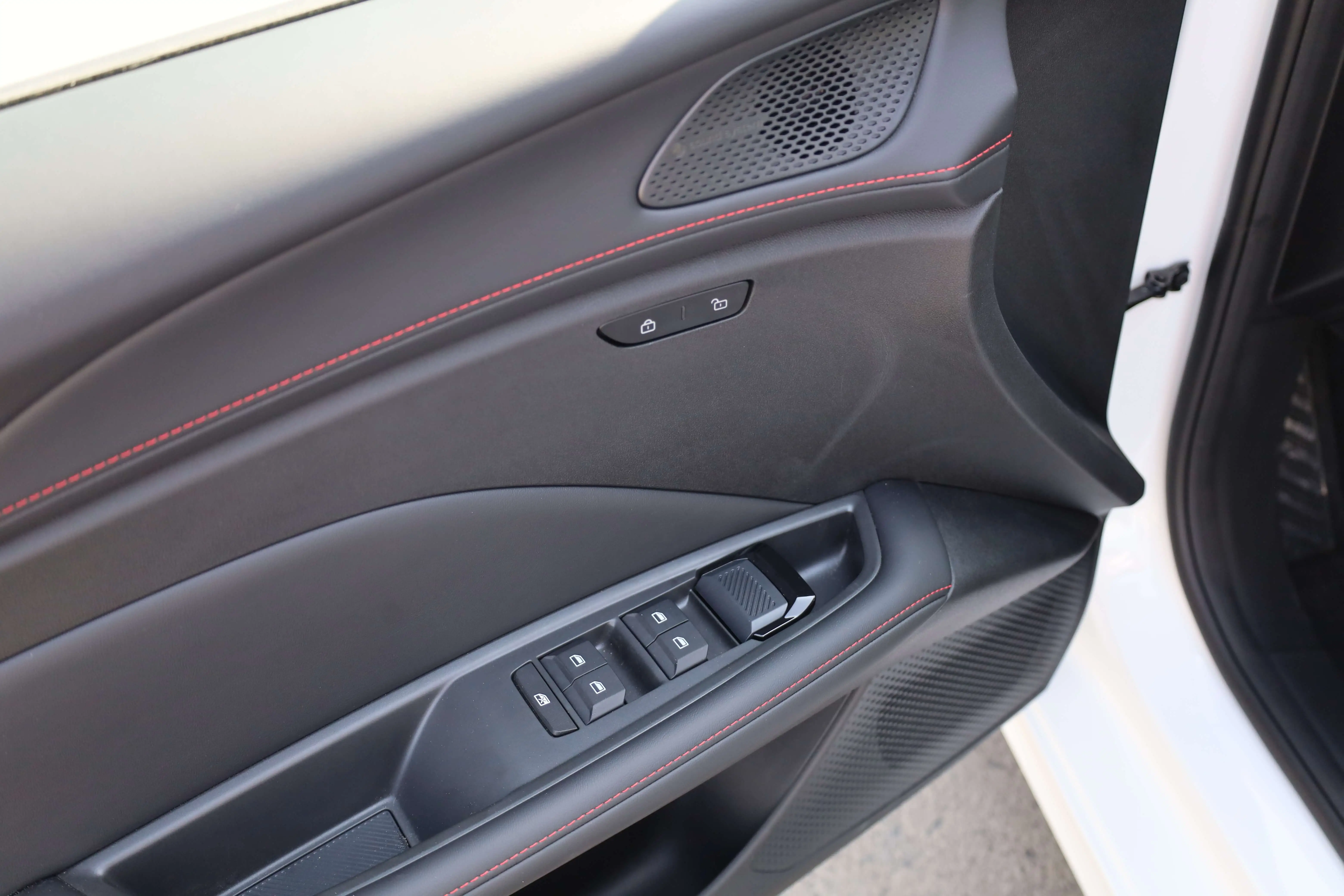 MG MG5 LUXURY 1.5L 180VVT 2025 MODEL images