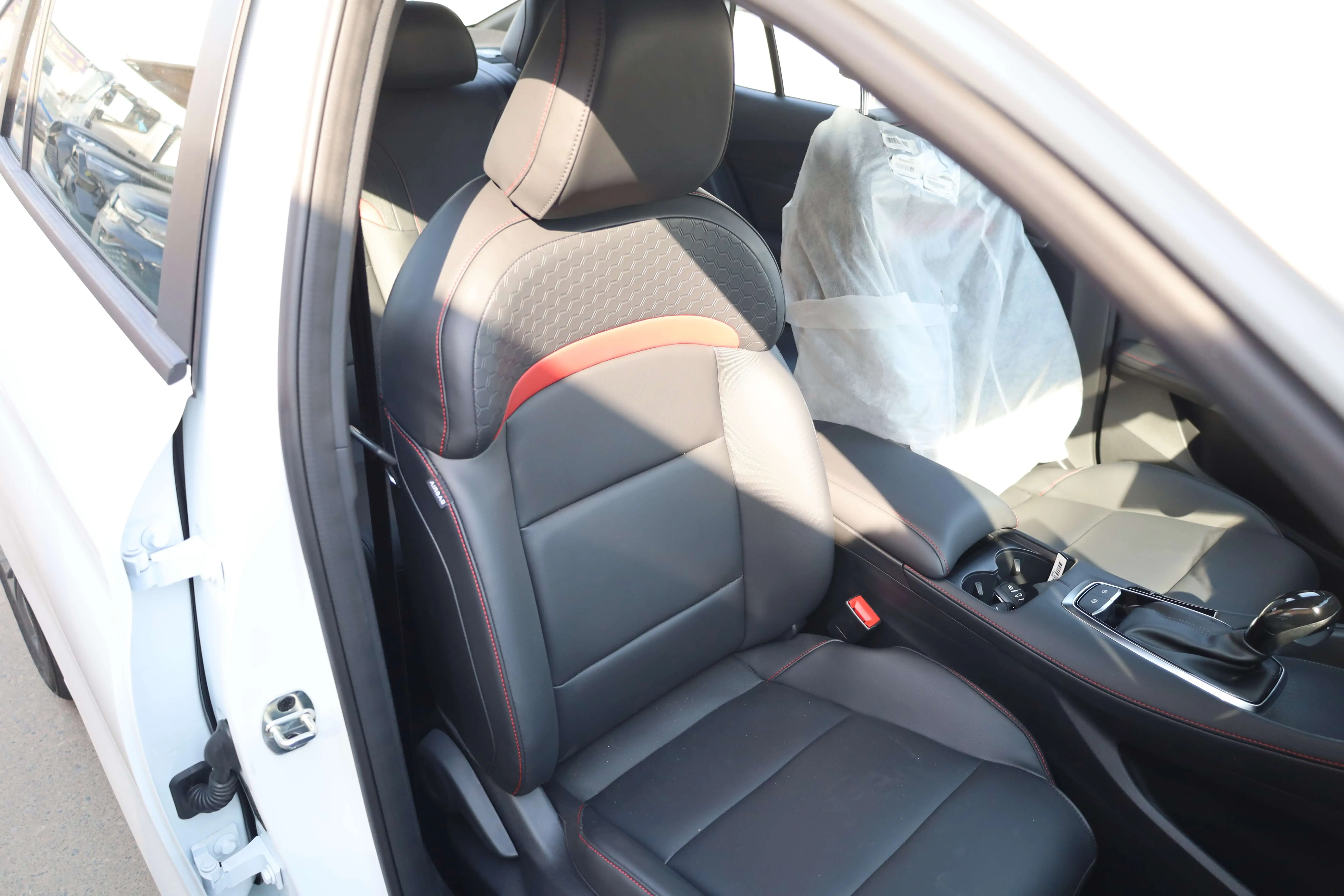 MG MG5 LUXURY 1.5L 180VVT 2025 MODEL images