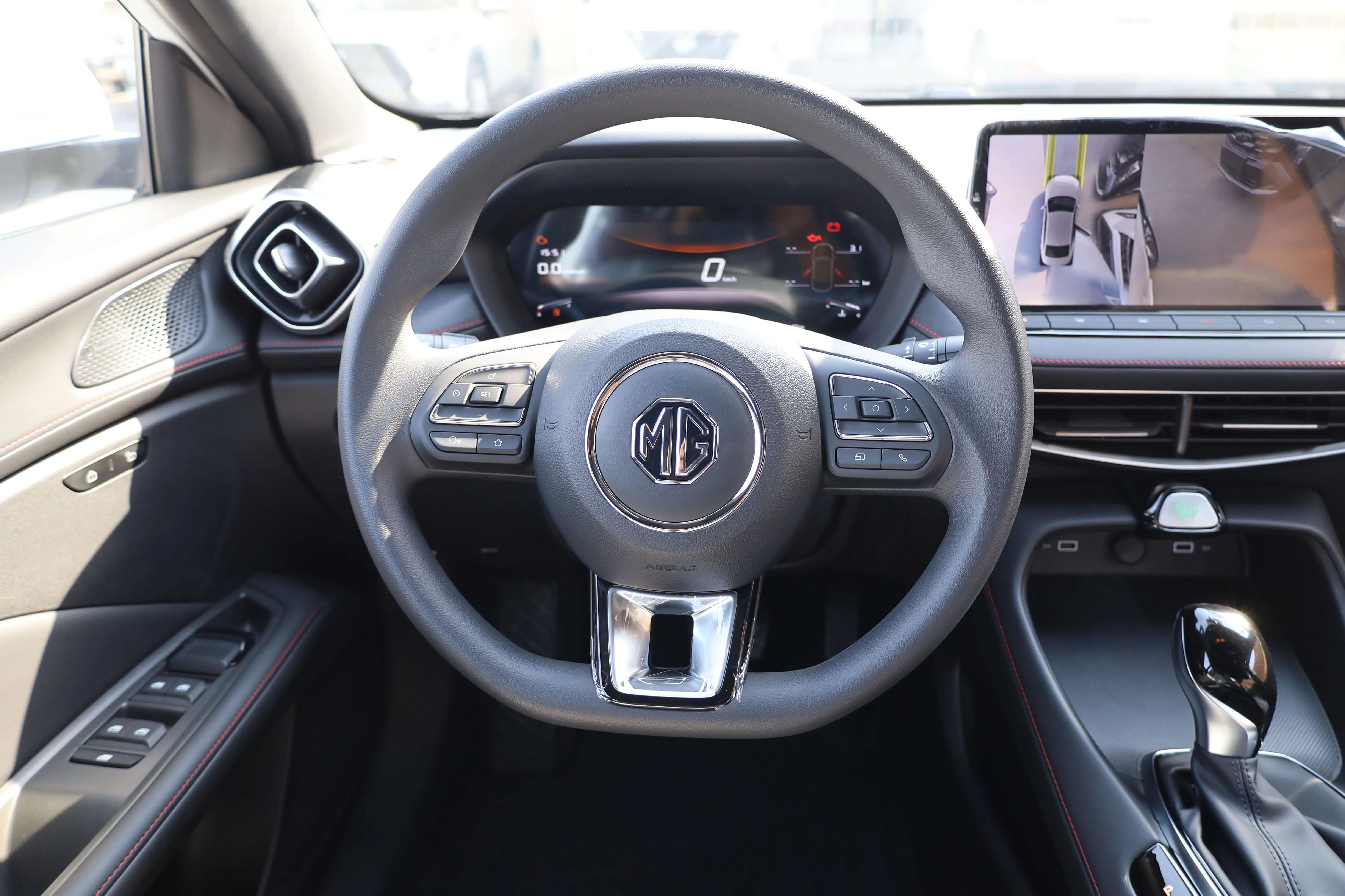 MG MG5 LUXURY 1.5L 180VVT 2025 MODEL images