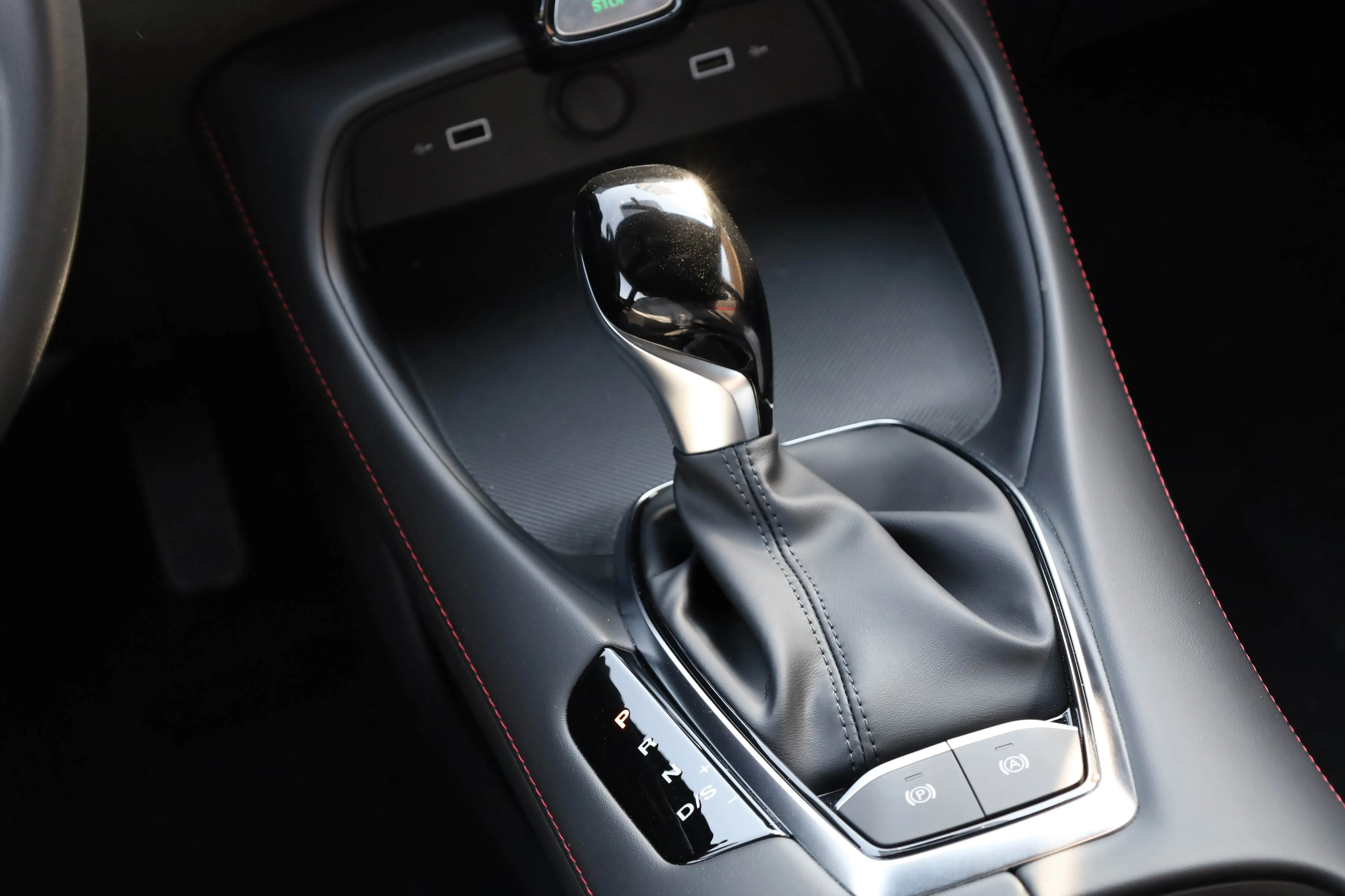 MG MG5 LUXURY 1.5L 180VVT 2025 MODEL images