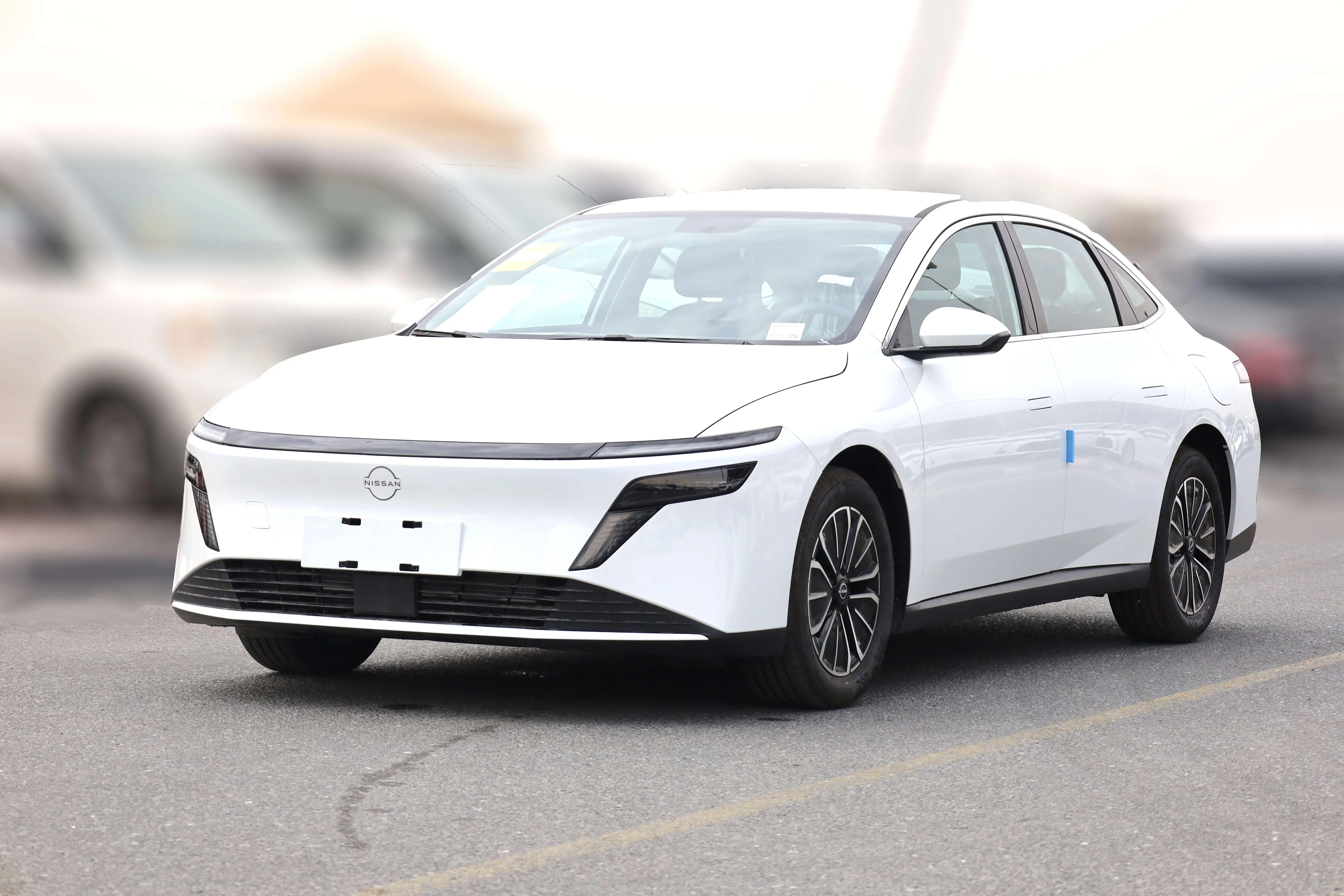 Nissan N6 180 Air 1.5L PHEV AT 2026 images