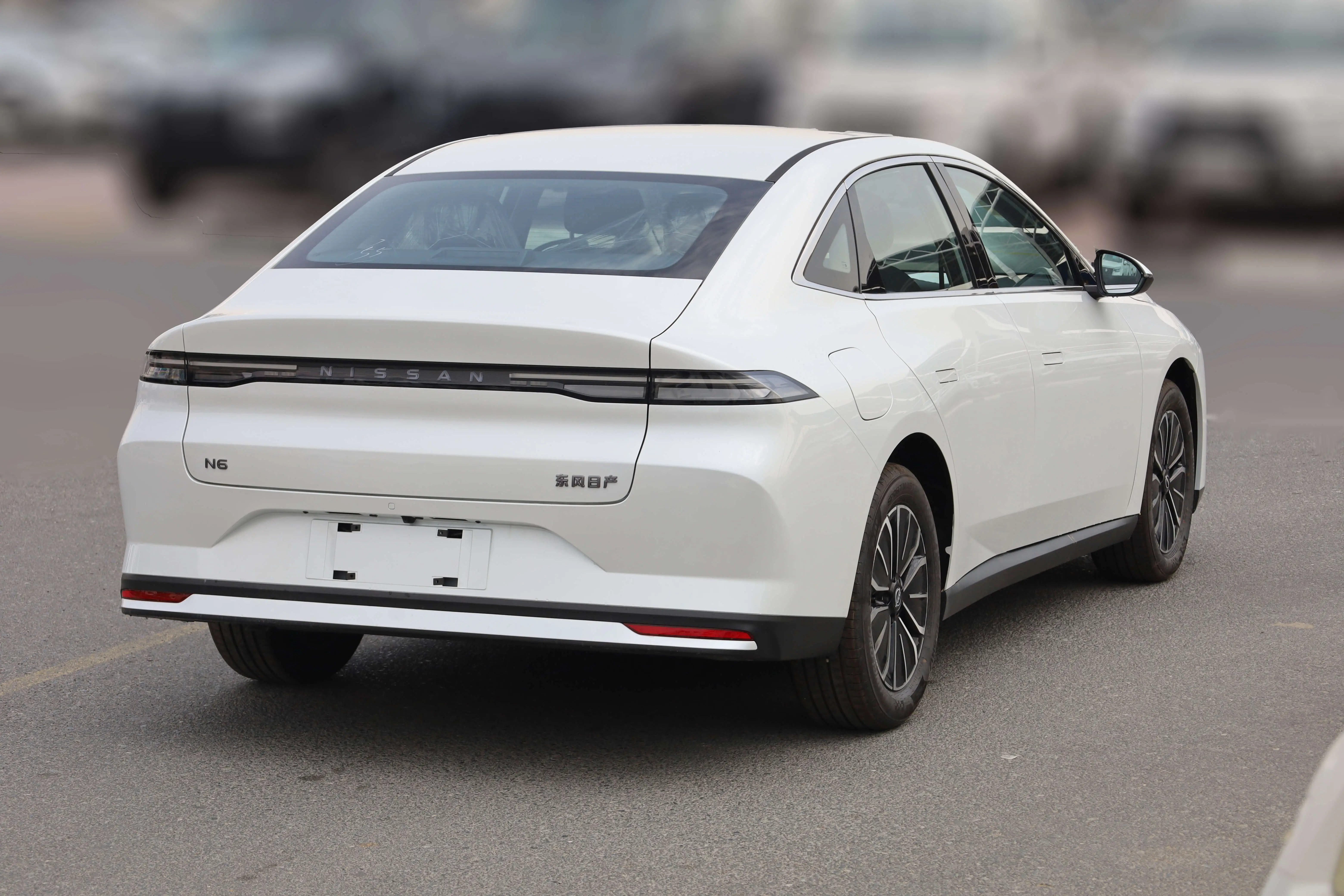 Nissan N6 180 Air 1.5L PHEV AT 2026 images
