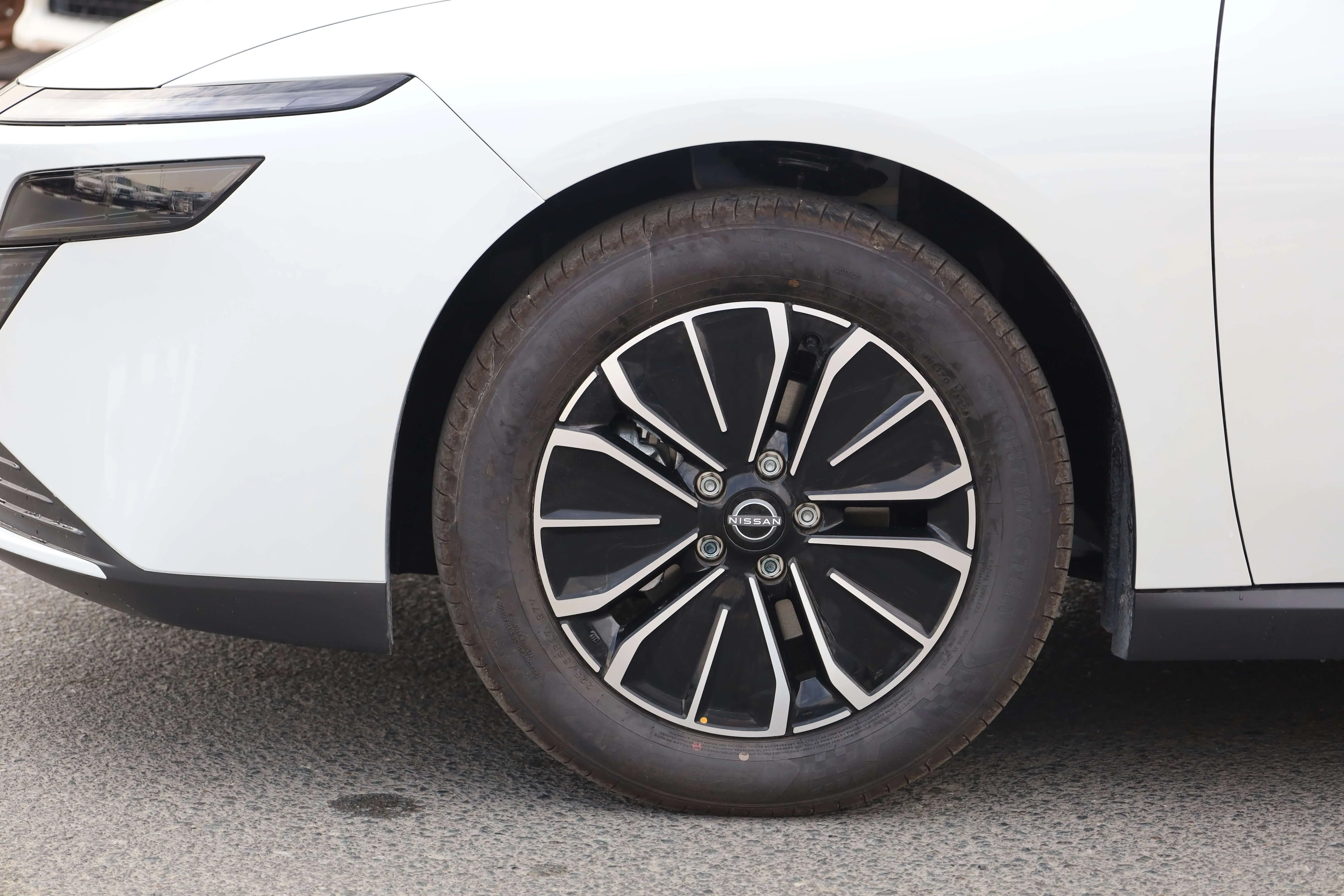 Nissan N6 180 Air 1.5L PHEV AT 2026 images