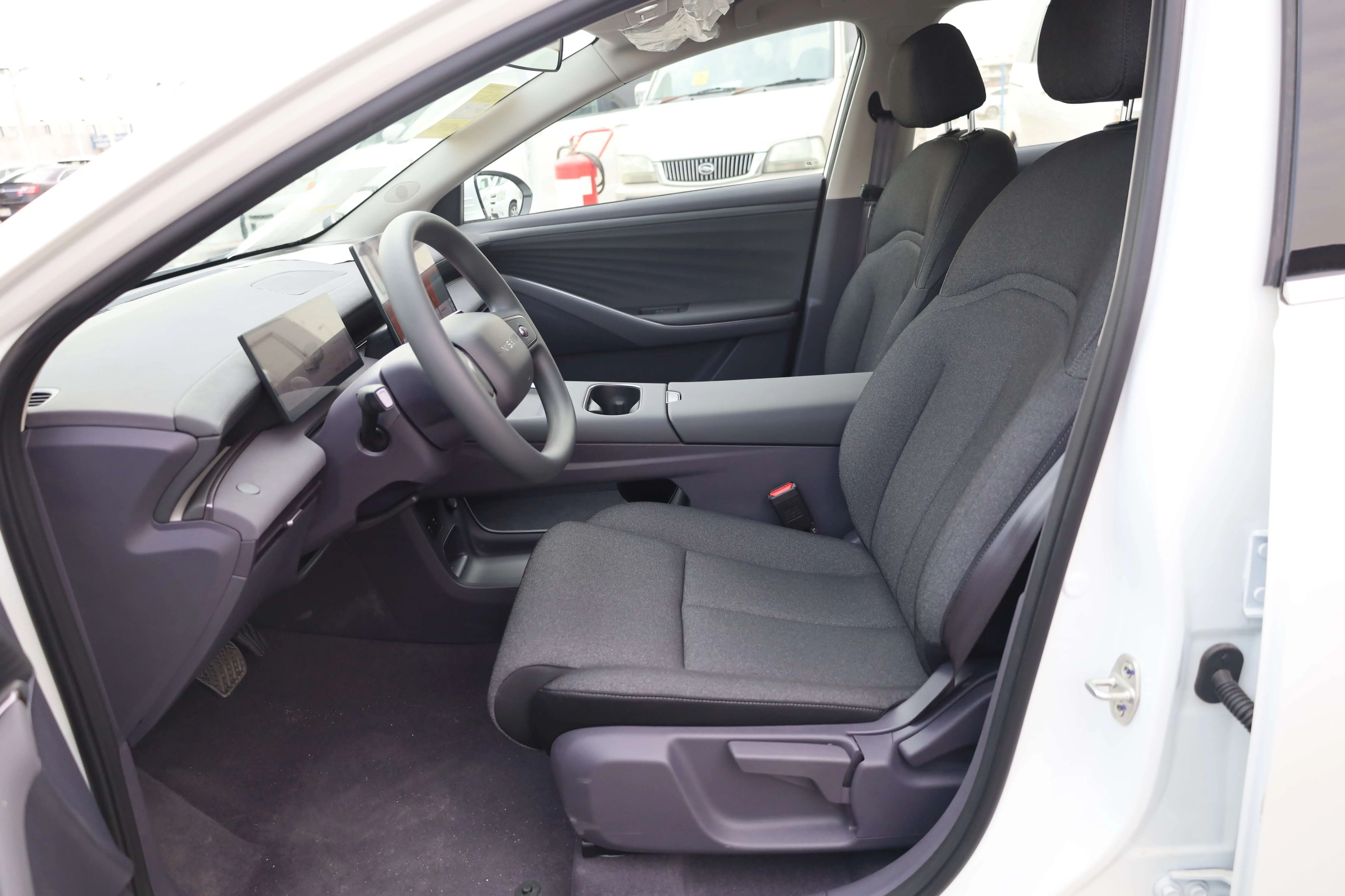 Nissan N6 180 Air 1.5L PHEV AT 2026 images