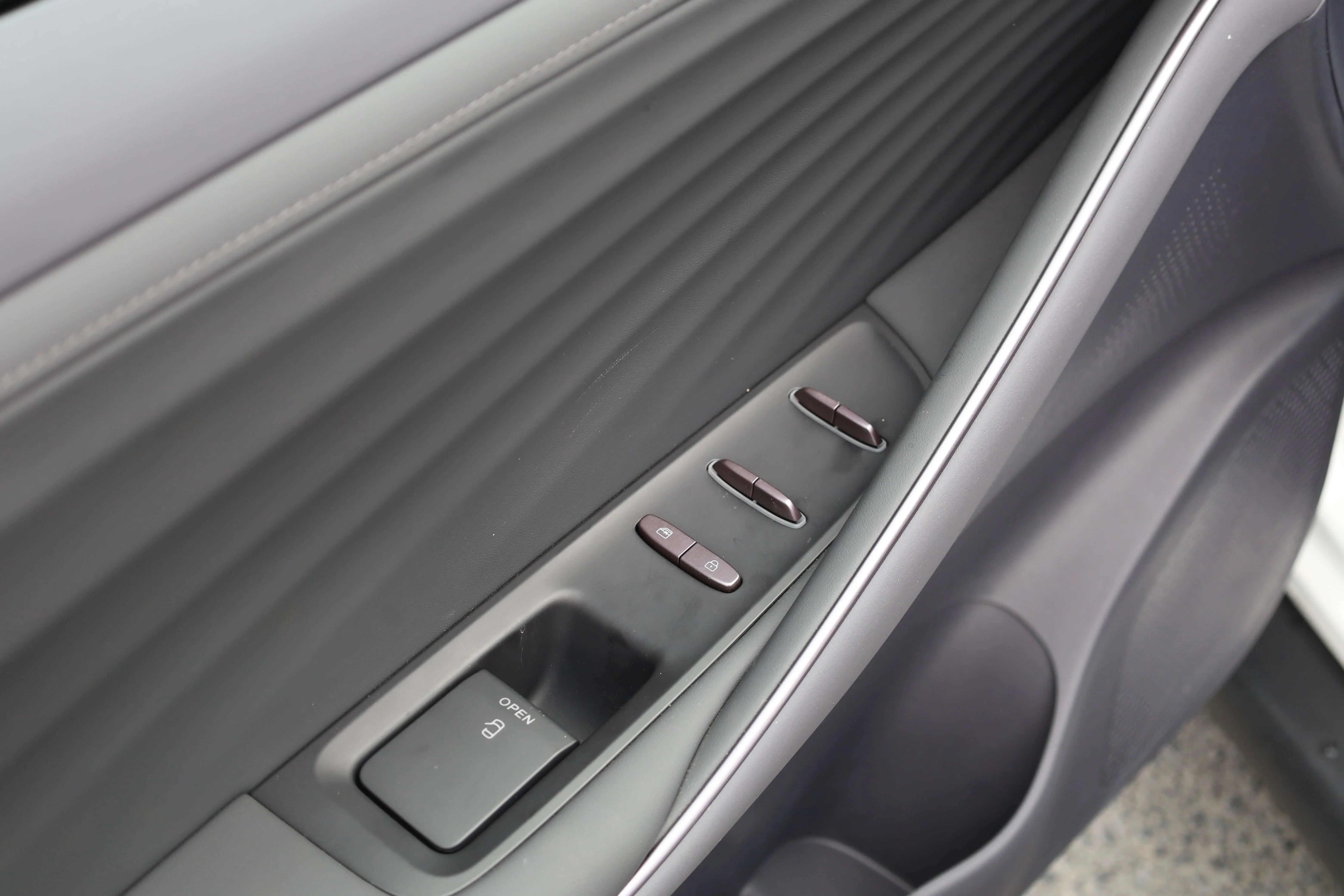 Nissan N6 180 Air 1.5L PHEV AT 2026 images
