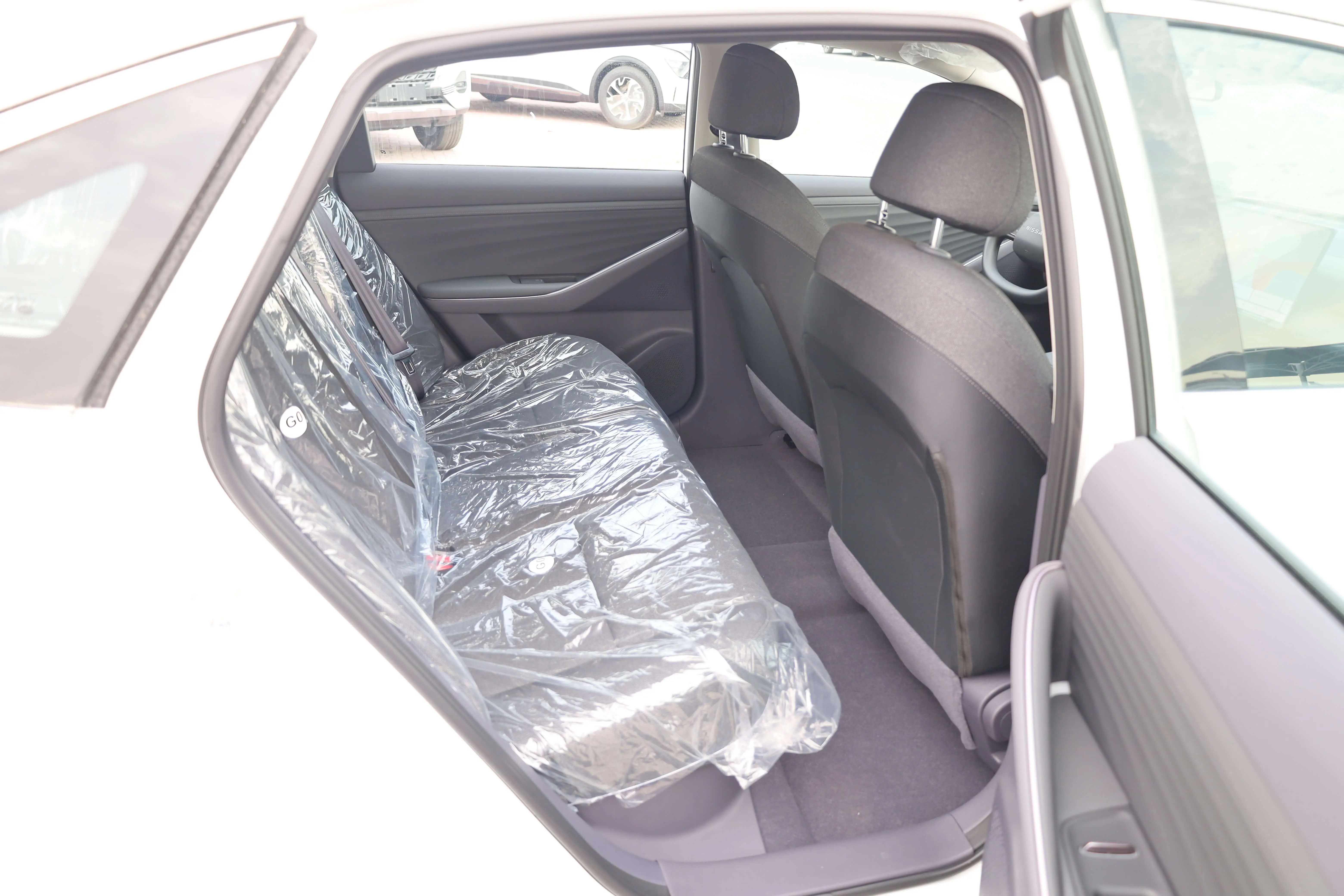Nissan N6 180 Air 1.5L PHEV AT 2026 images