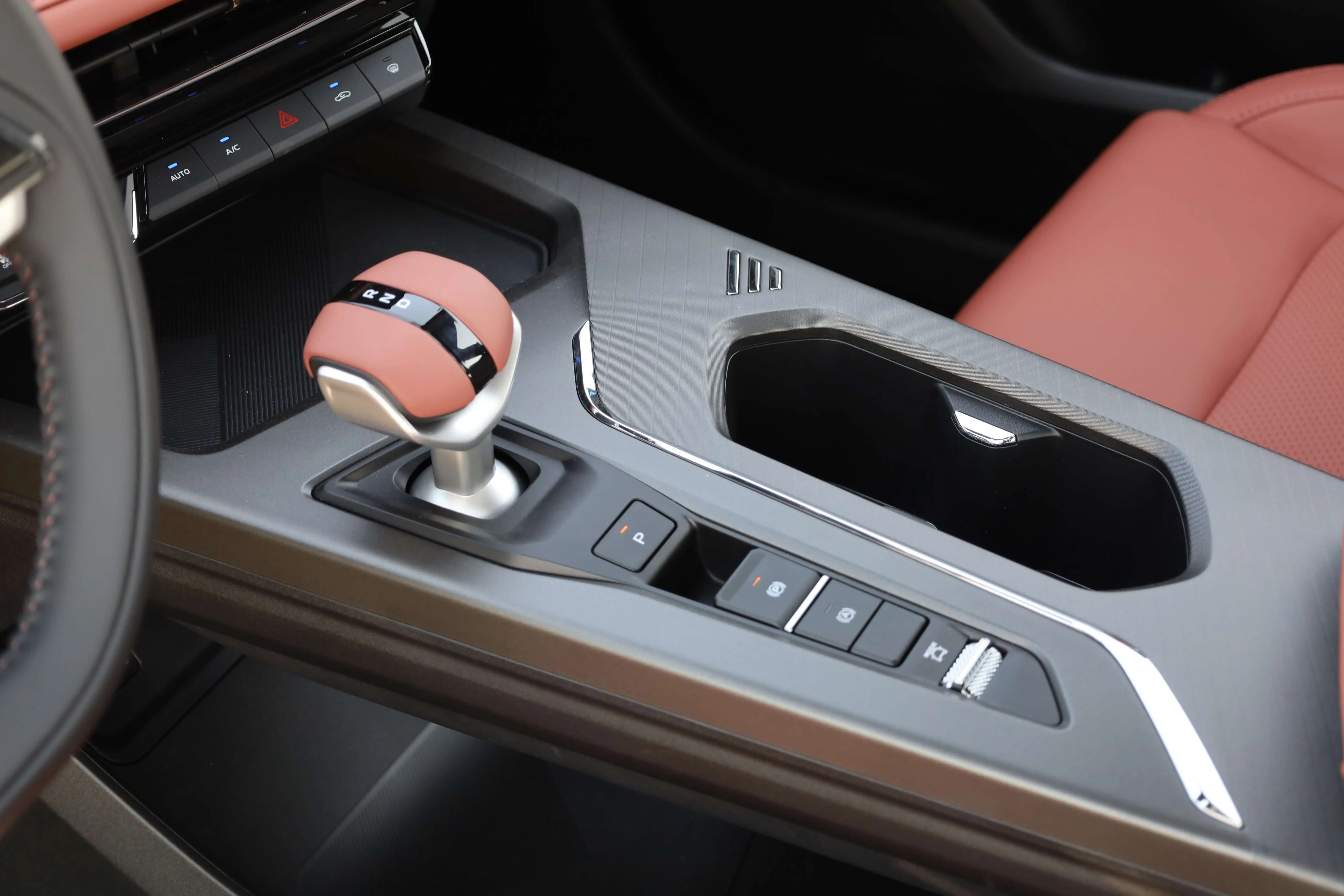 Changan X5 PLUS 1.5T DCT Exceed PRO 2026Model images