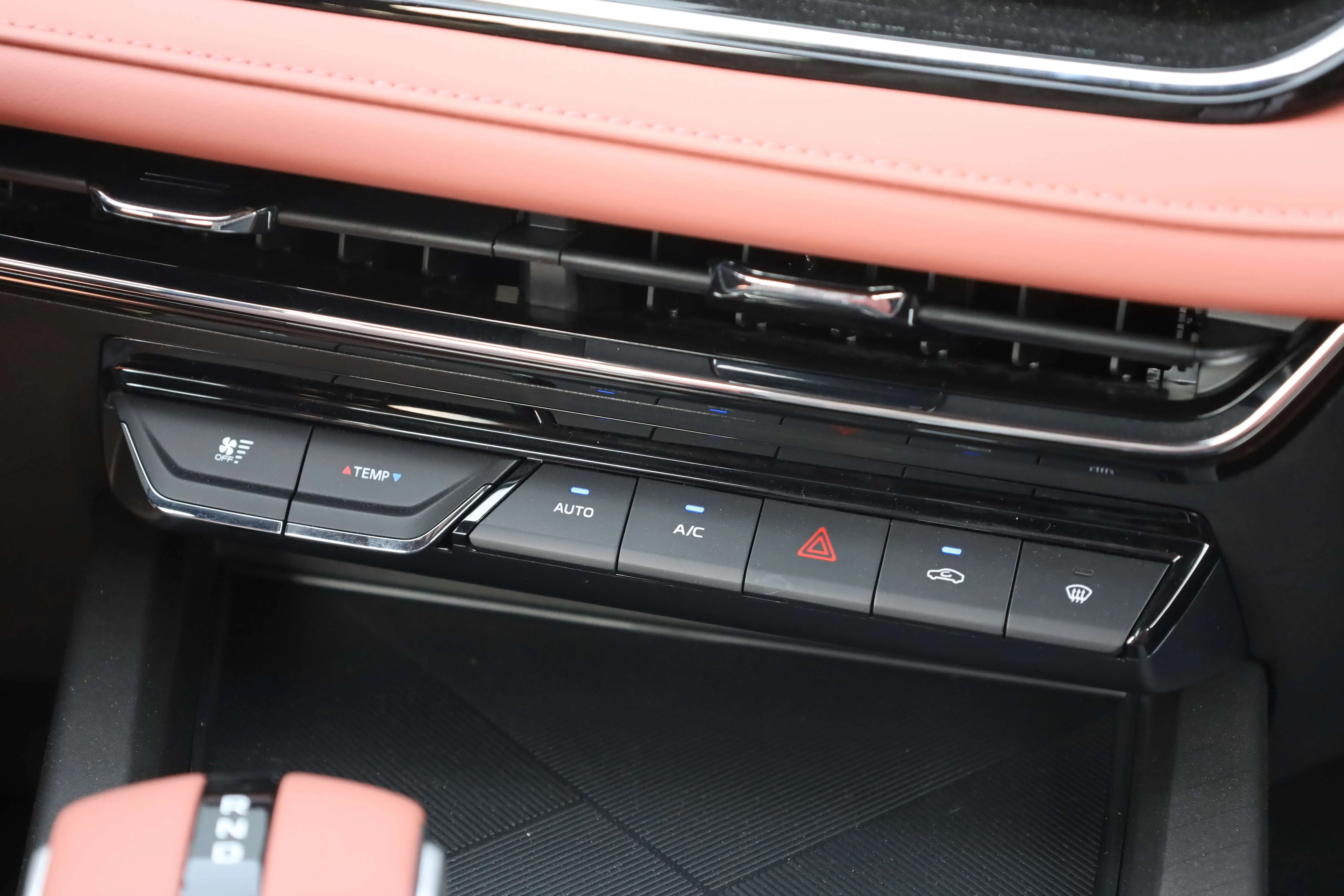 Changan X5 PLUS 1.5T DCT Exceed PRO 2026Model images