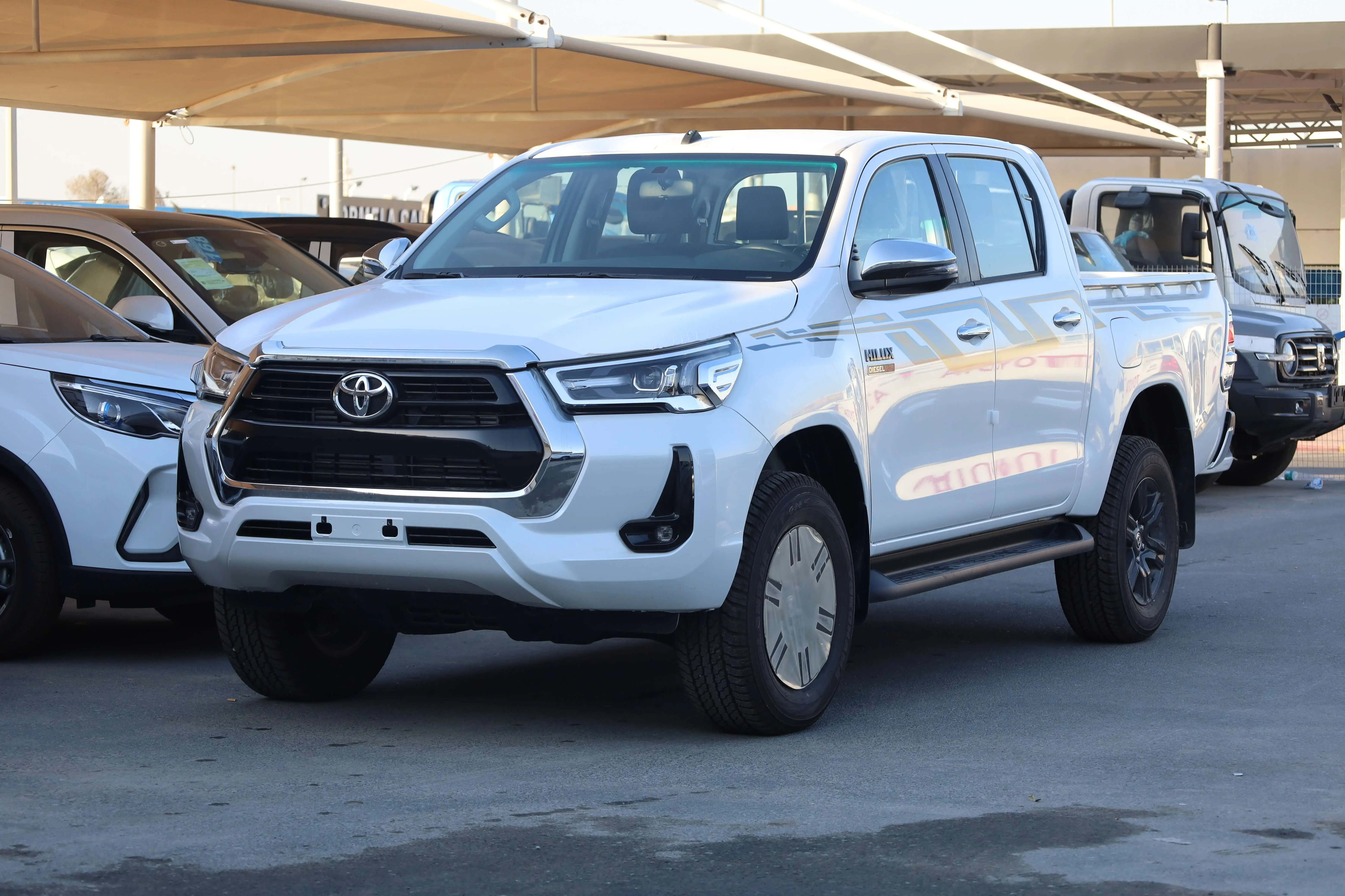 TOYOTA HILUX 2.4L DC DIESEL FULLOPTION 2025 MODEL images