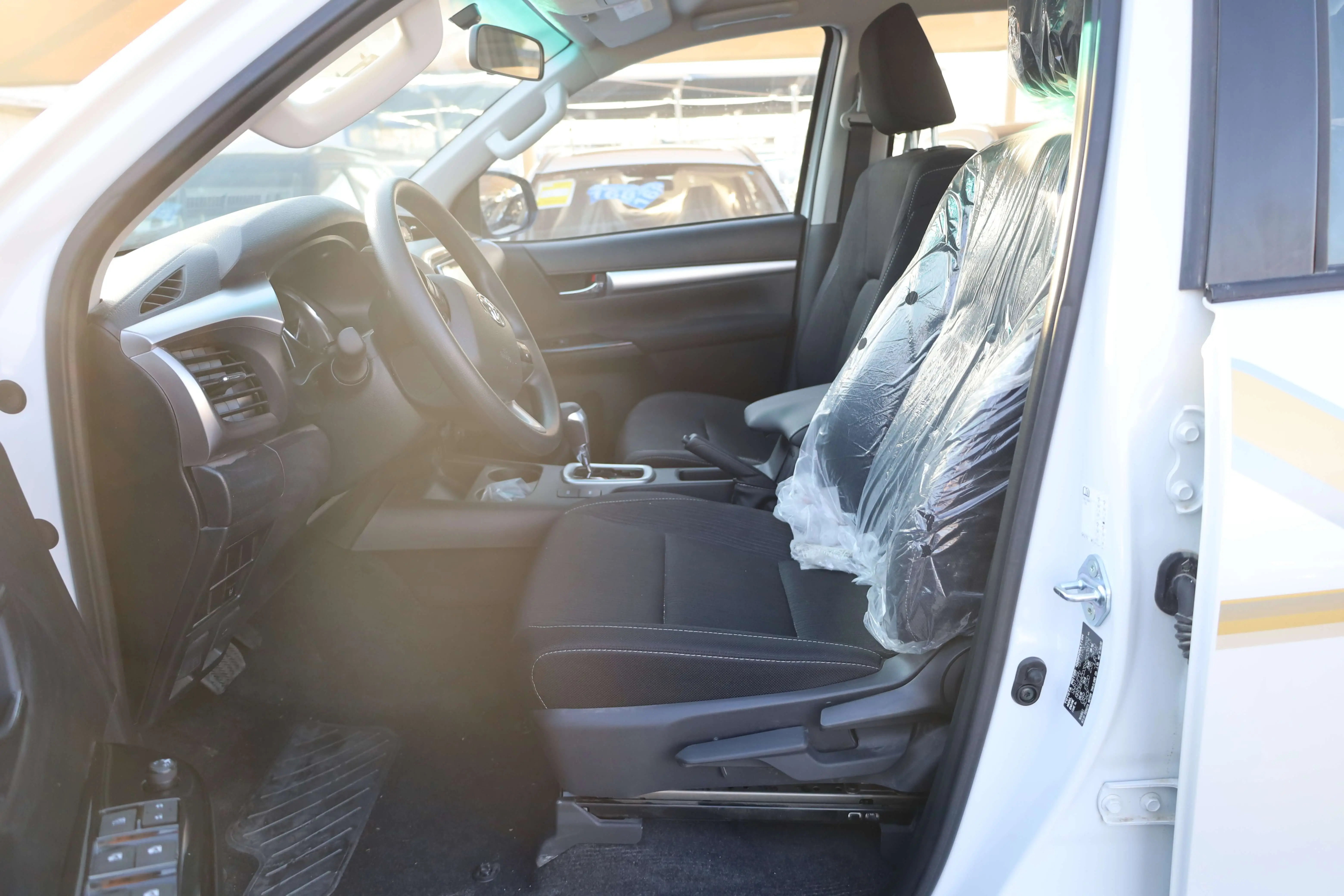 TOYOTA HILUX 2.4L DC DIESEL FULLOPTION 2025 MODEL images
