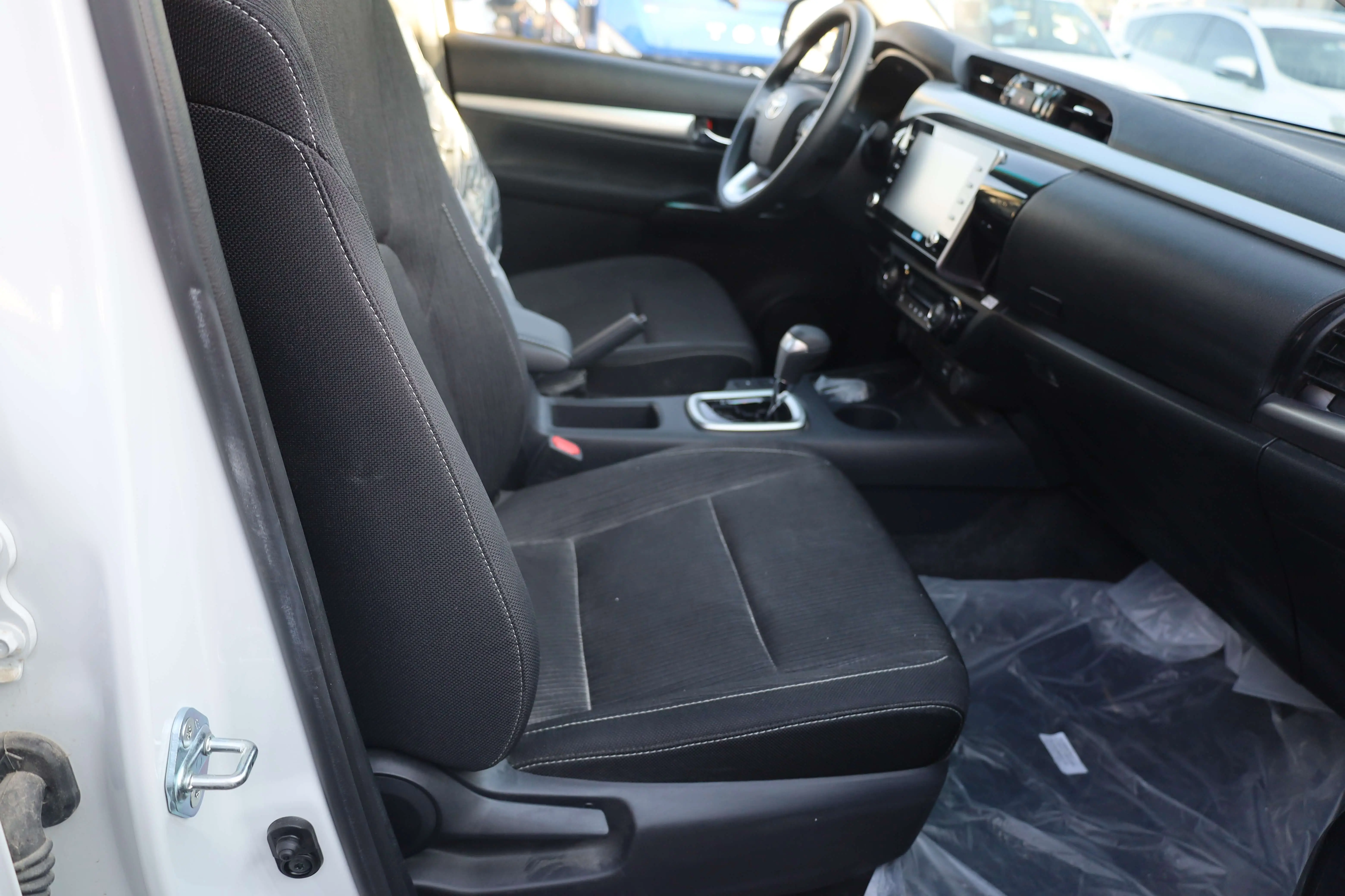 TOYOTA HILUX 2.4L DC DIESEL FULLOPTION 2025 MODEL images