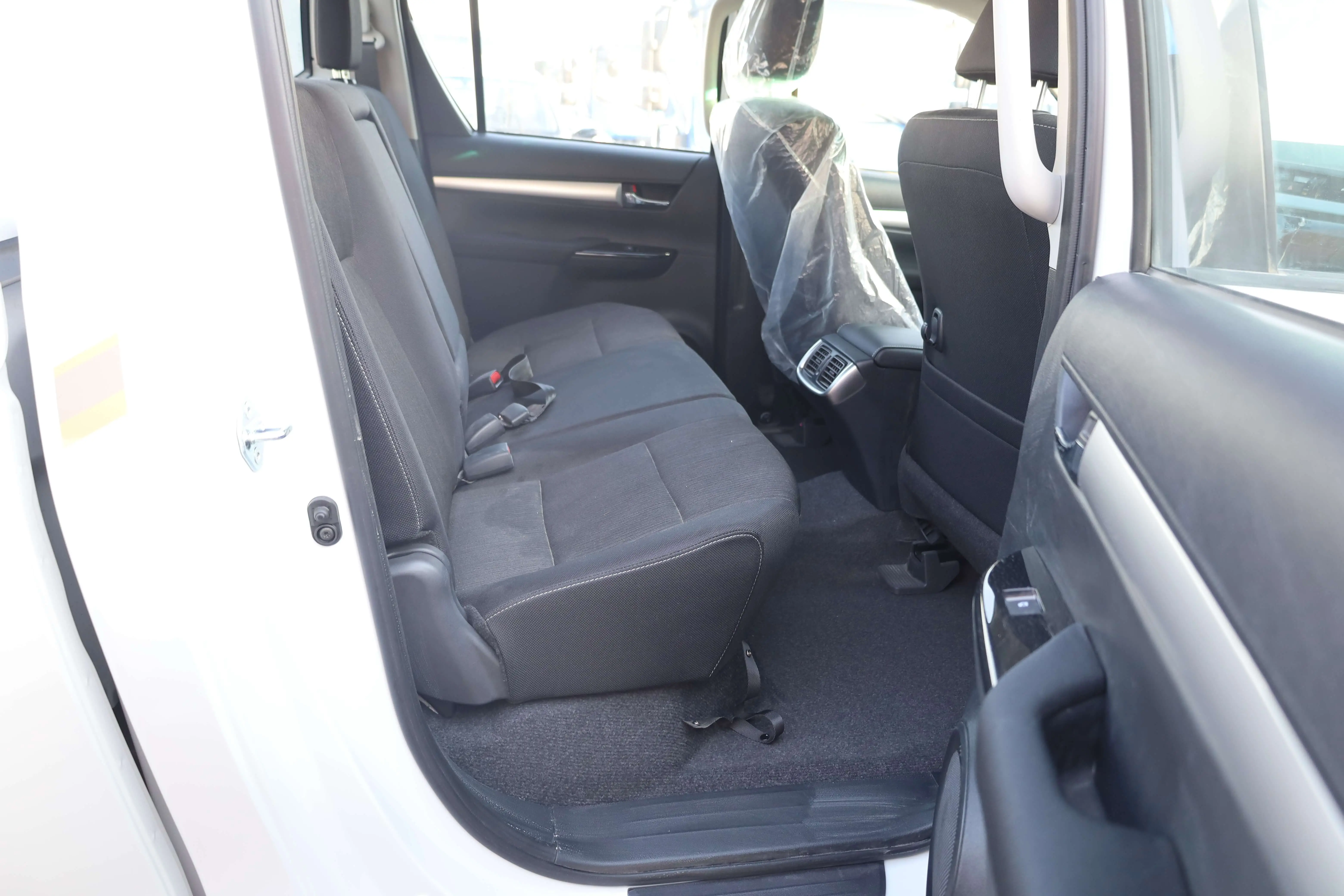 TOYOTA HILUX 2.4L DC DIESEL FULLOPTION 2025 MODEL images