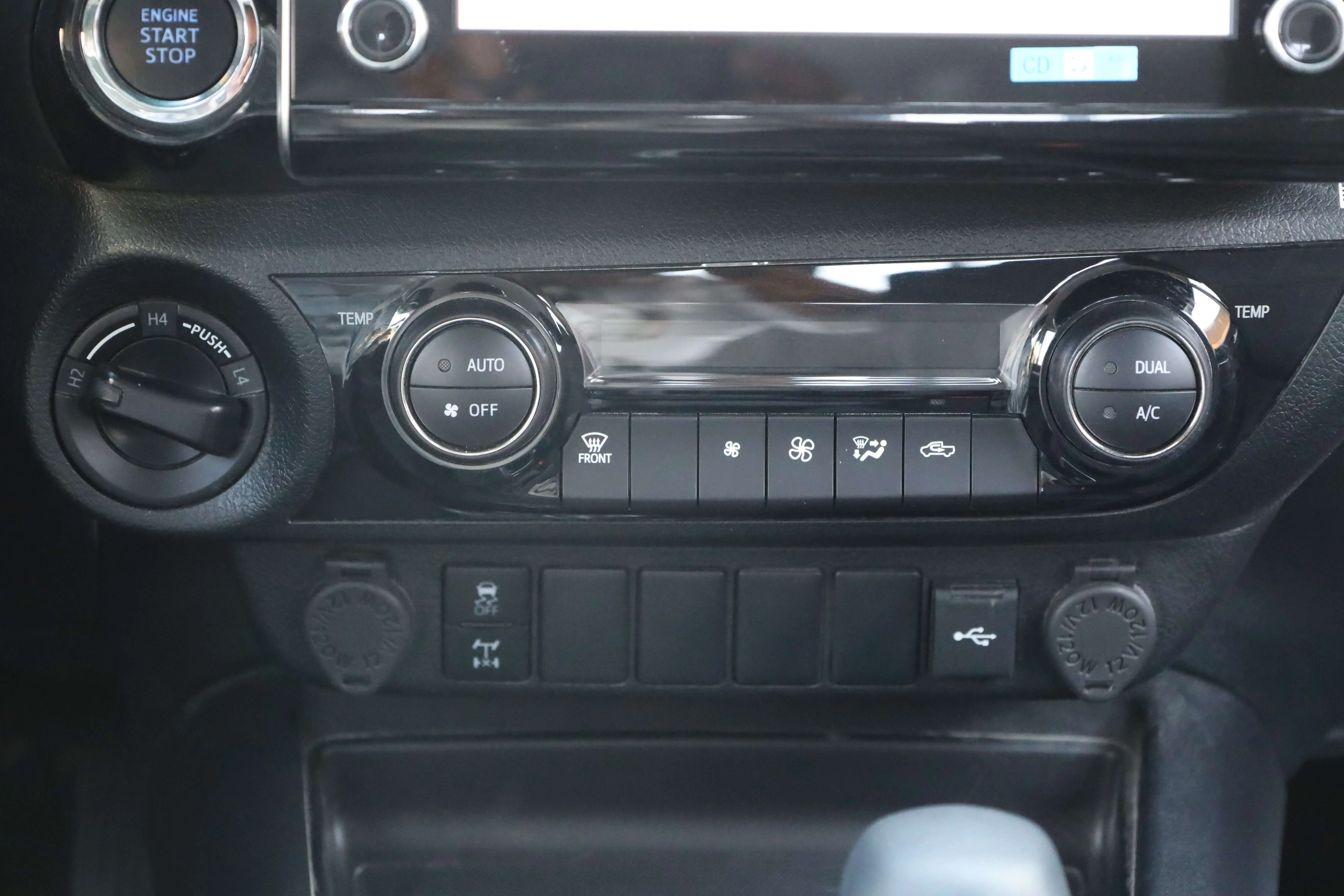 TOYOTA HILUX 2.4L DC DIESEL FULLOPTION 2025 MODEL images