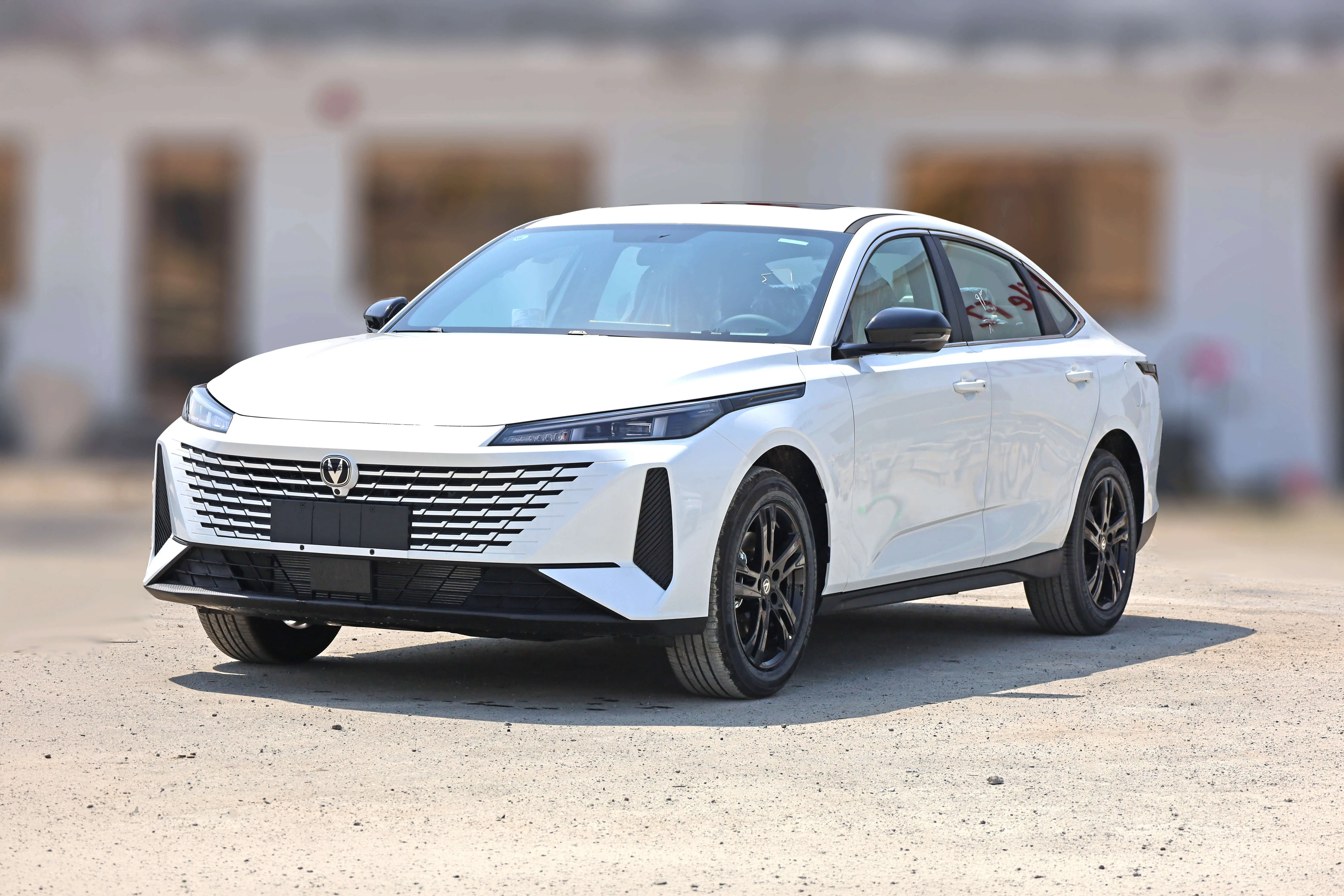 Changan EADO 1.5L PHEV Base 2026 images