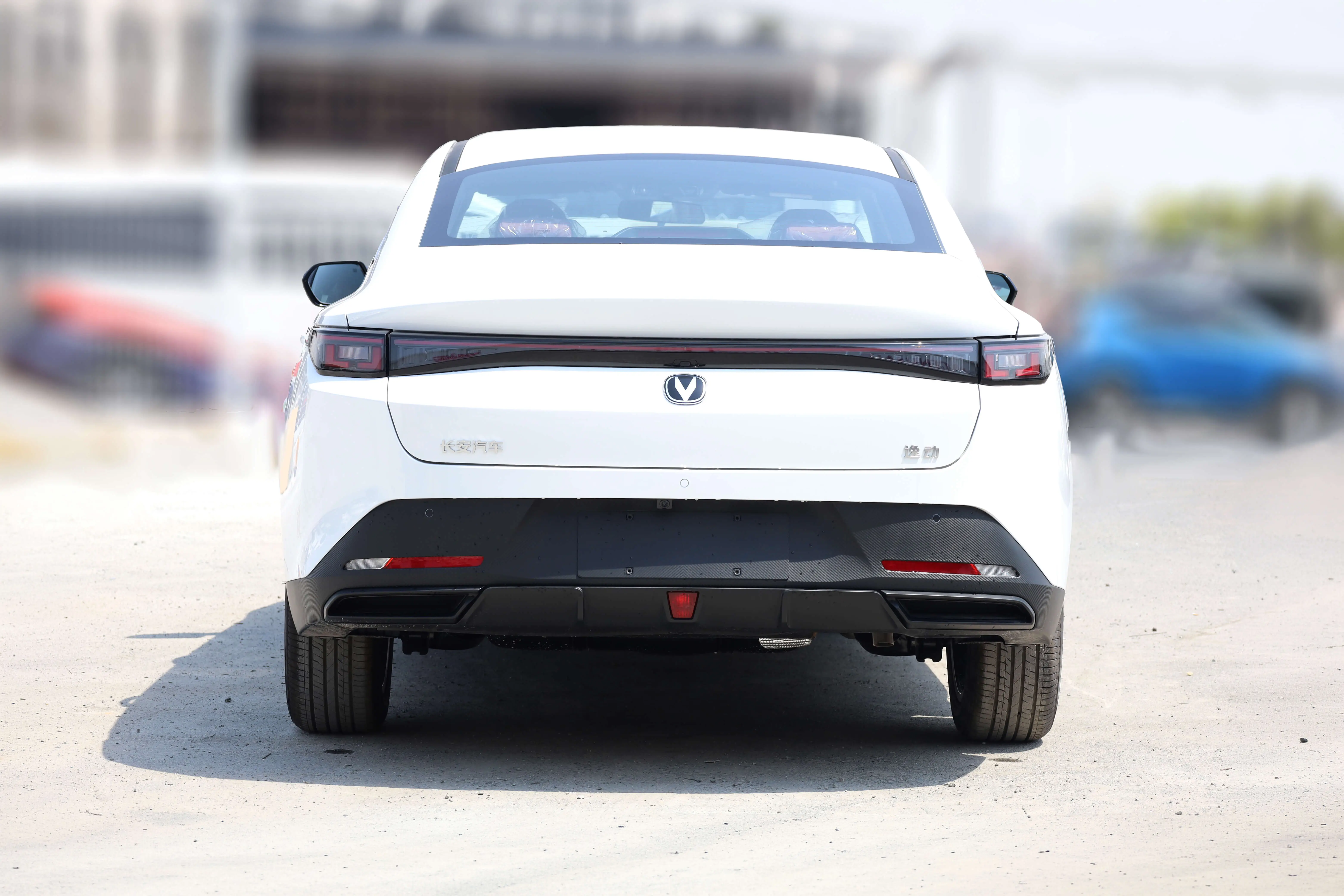 Changan EADO 1.5L PHEV Base 2026 images