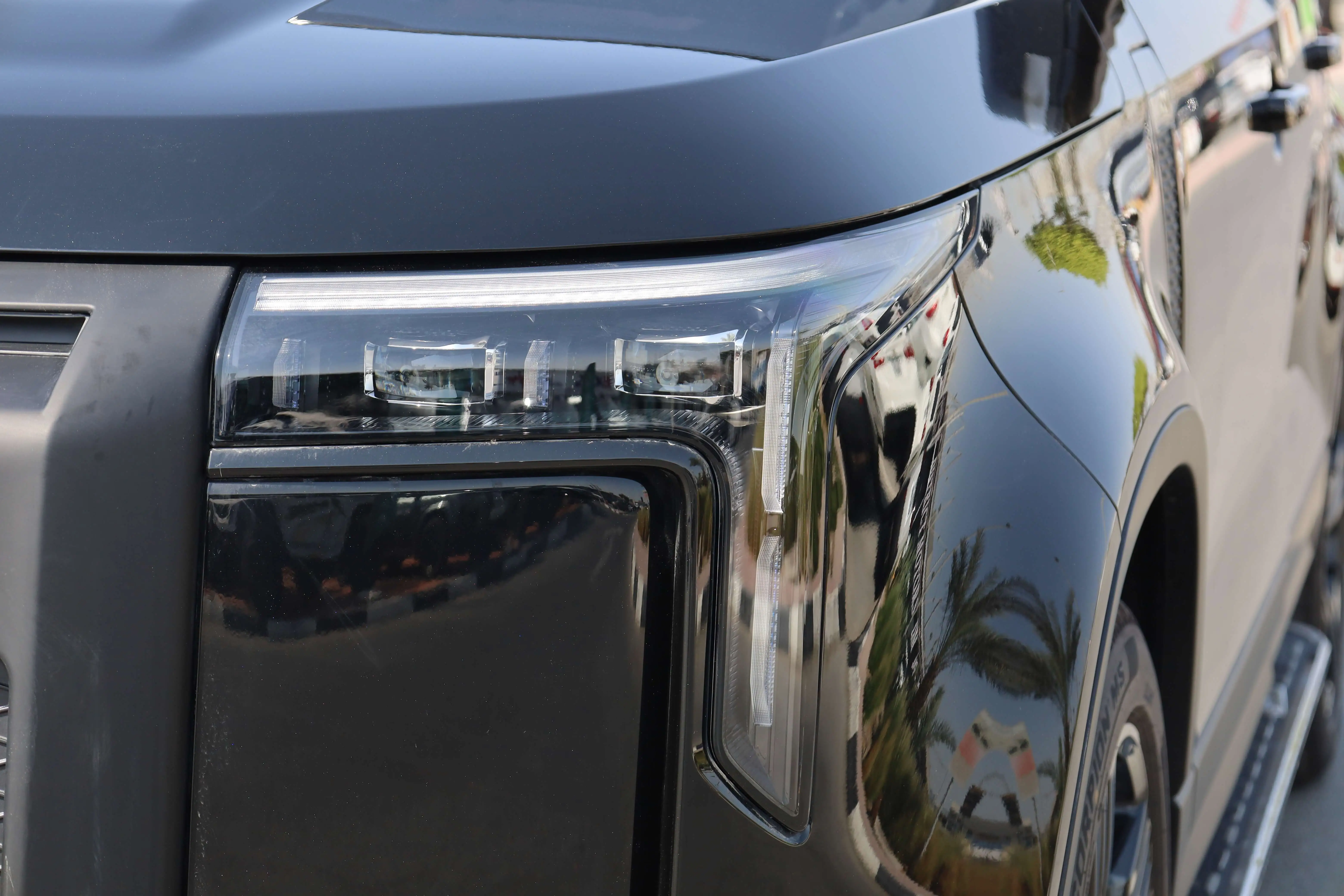 ROX 01 LUXURY ALL TERRAIN SUV 1.5L PHEV images