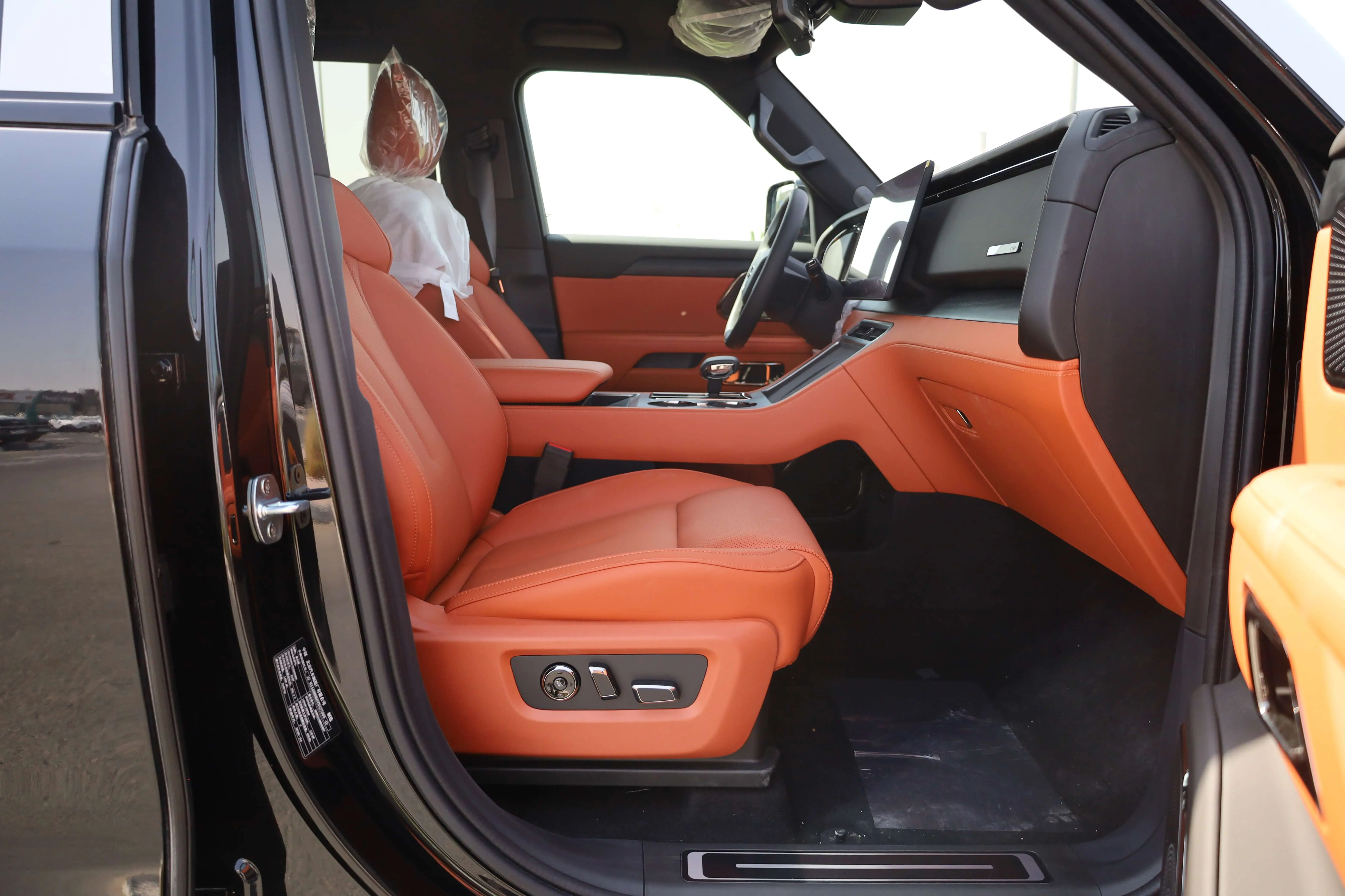 ROX 01 LUXURY ALL TERRAIN SUV 1.5L PHEV images