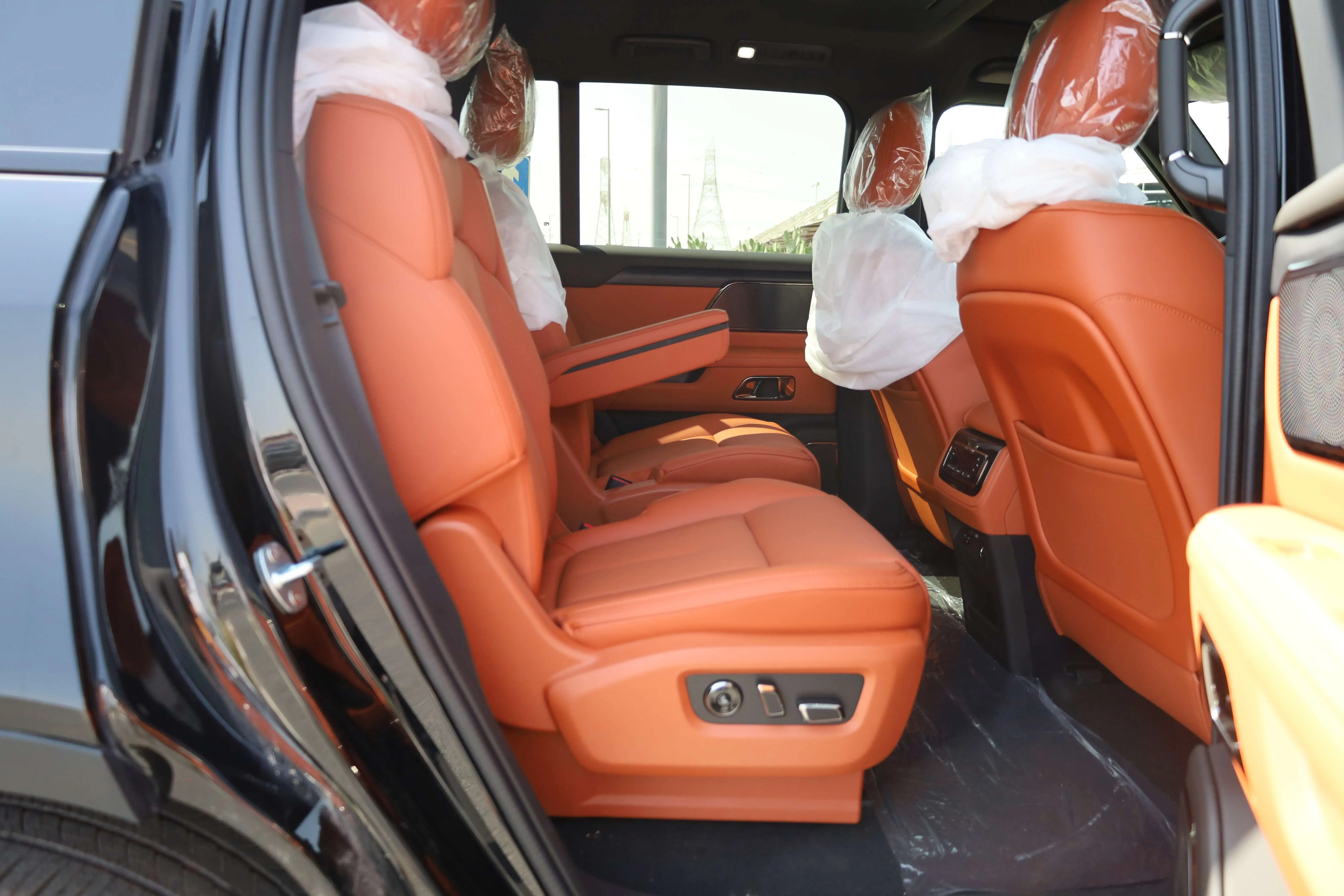 ROX 01 LUXURY ALL TERRAIN SUV 1.5L PHEV images