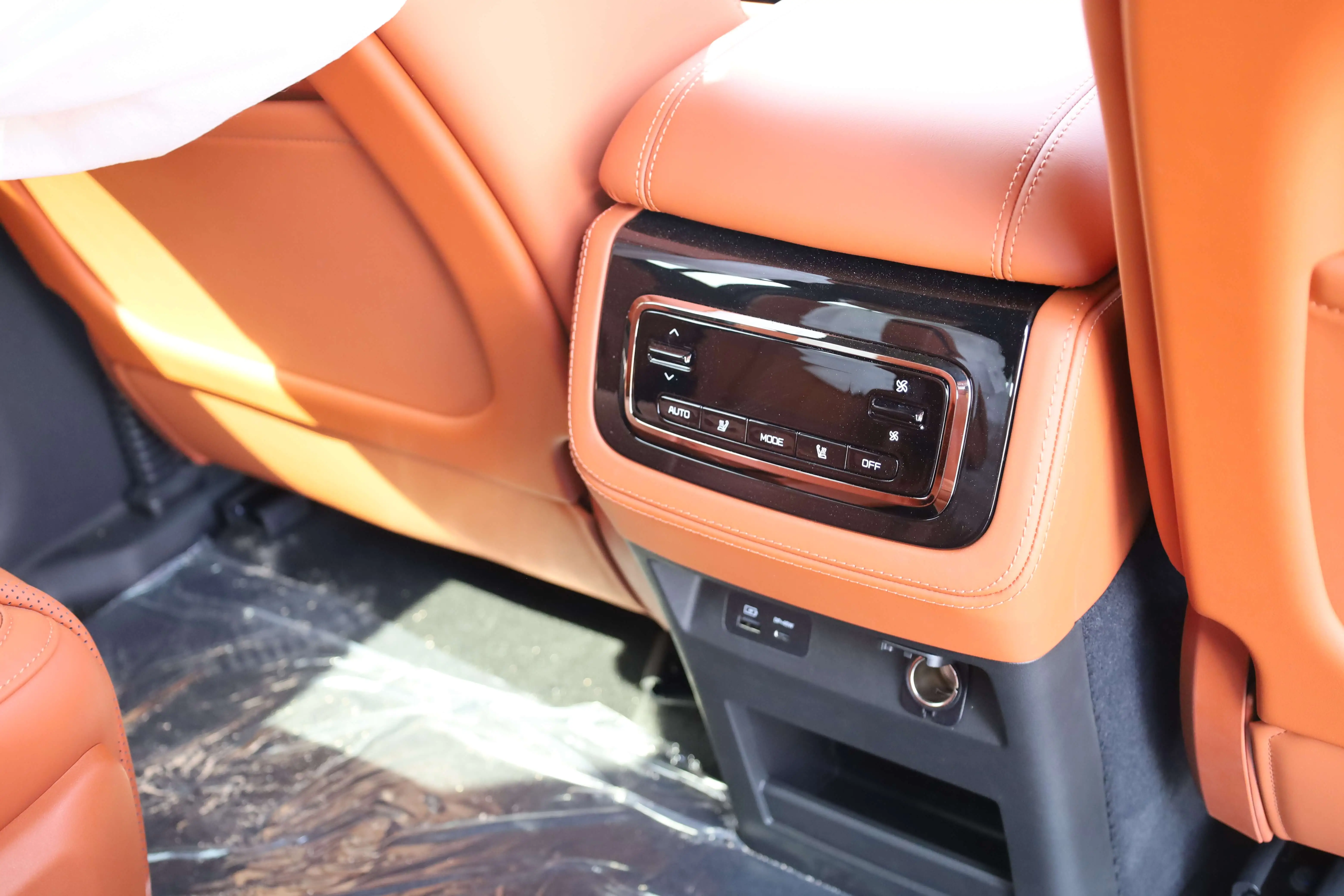 ROX 01 LUXURY ALL TERRAIN SUV 1.5L PHEV images