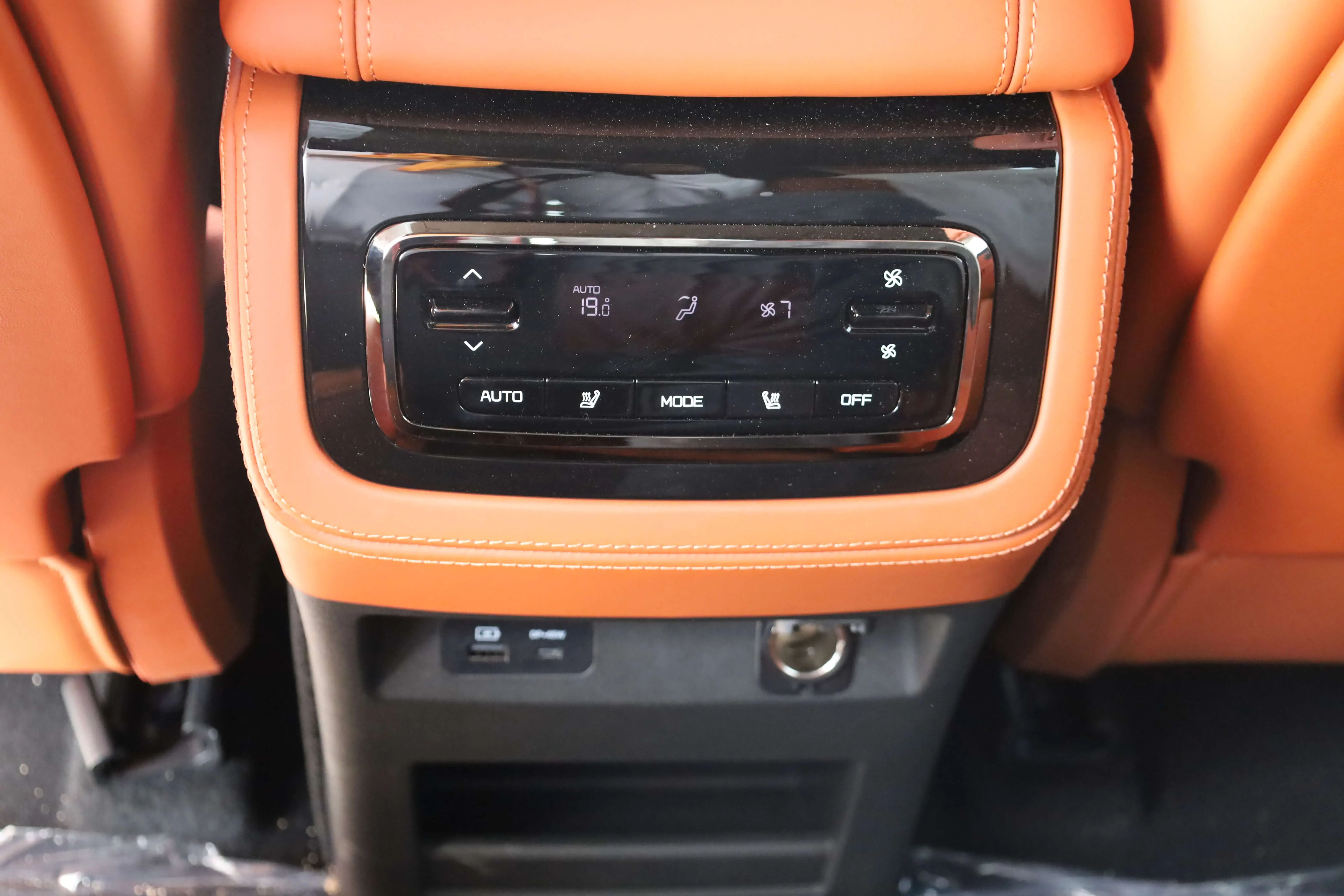 ROX 01 LUXURY ALL TERRAIN SUV 1.5L PHEV images